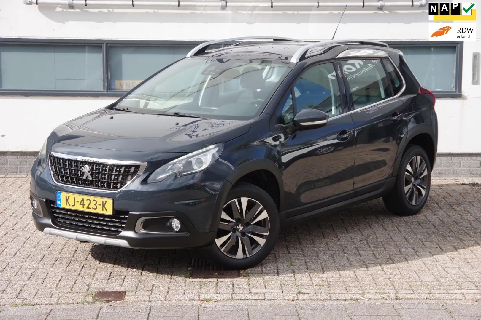 Peugeot 2008 1.2 PureTech Allure Gris - 1