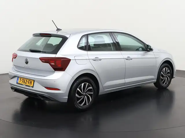 Volkswagen Polo view 4