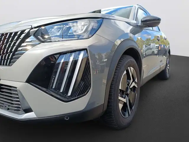 Peugeot 2008 view 9