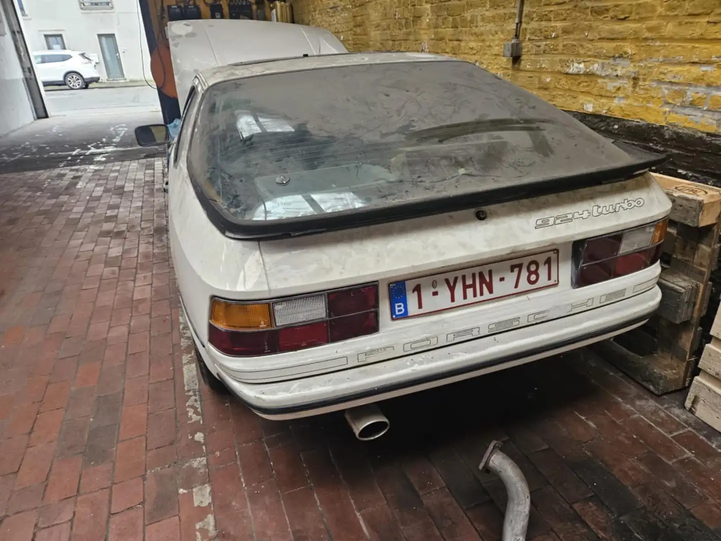 Porsche 924 Turbo - 2