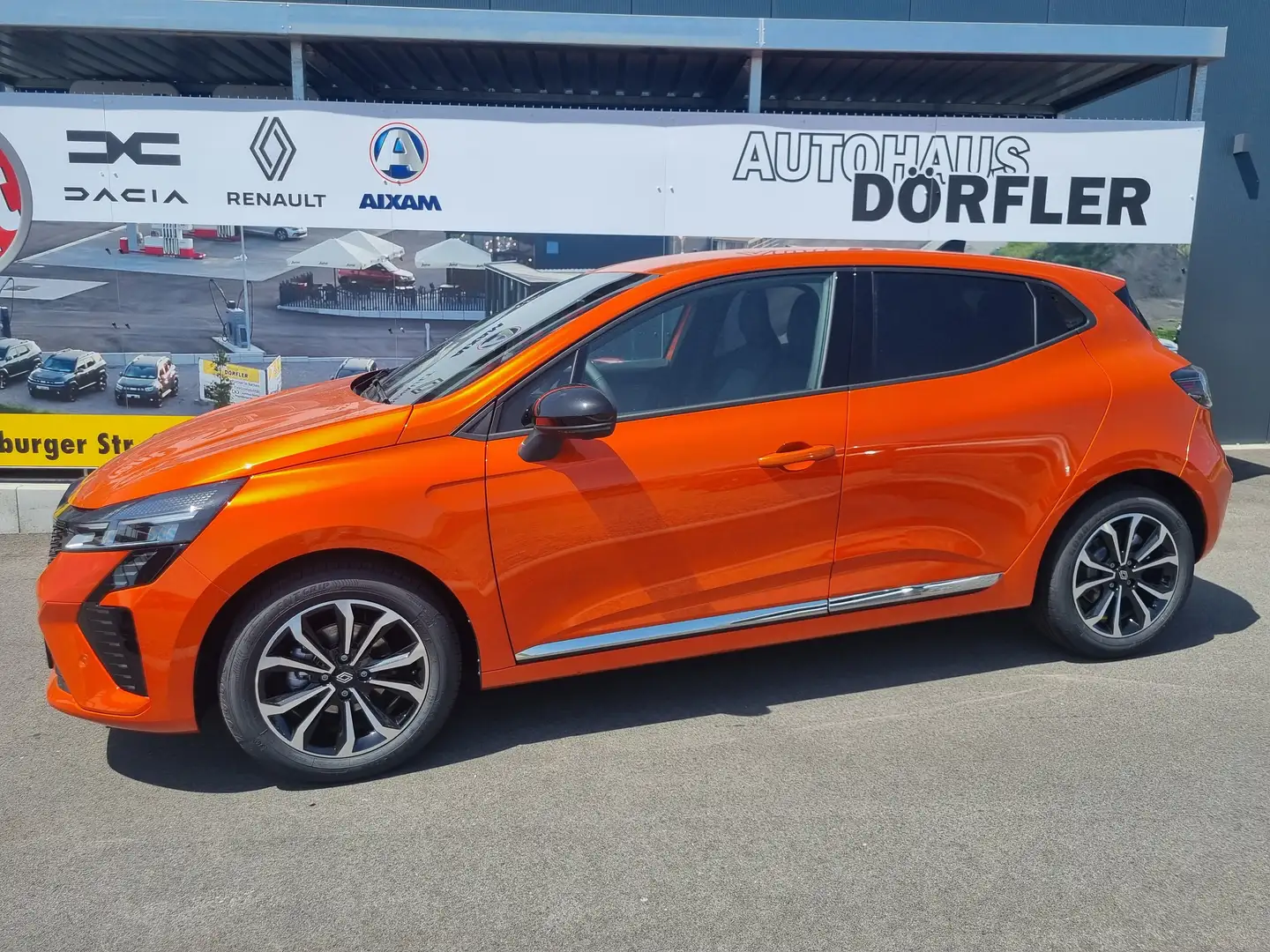 Renault Clio Techno Orange - 1