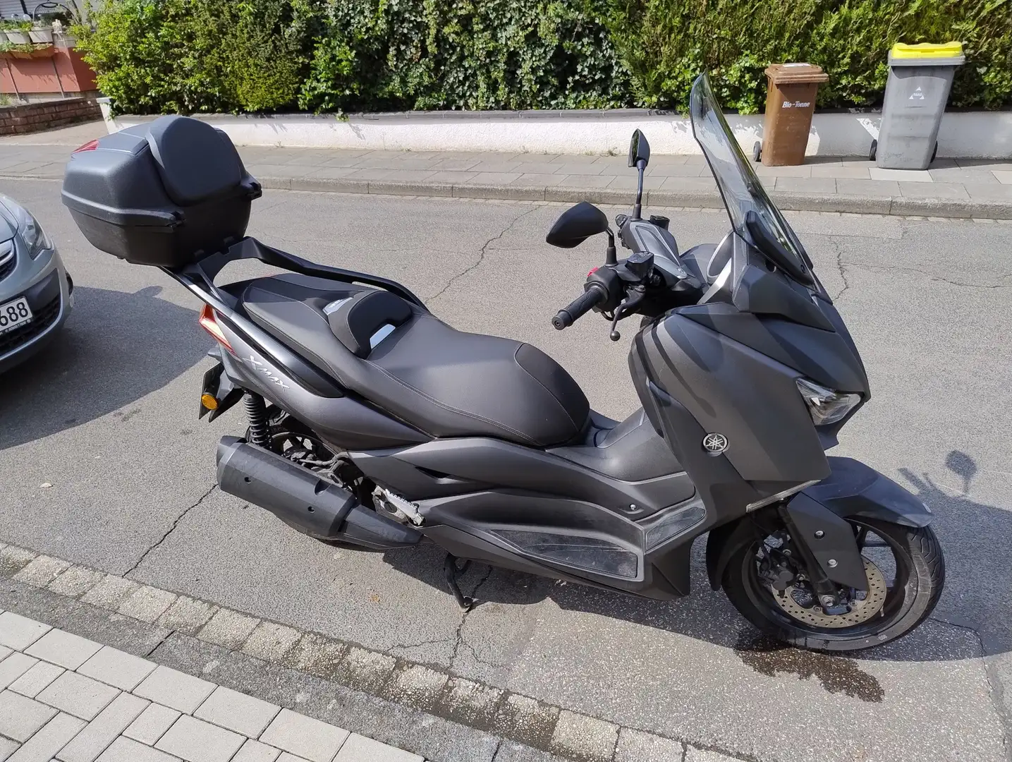 Yamaha X-Max 300 Mit Zubehör, z.B. Givi Topcase, Tourenscheibe... Black - 1