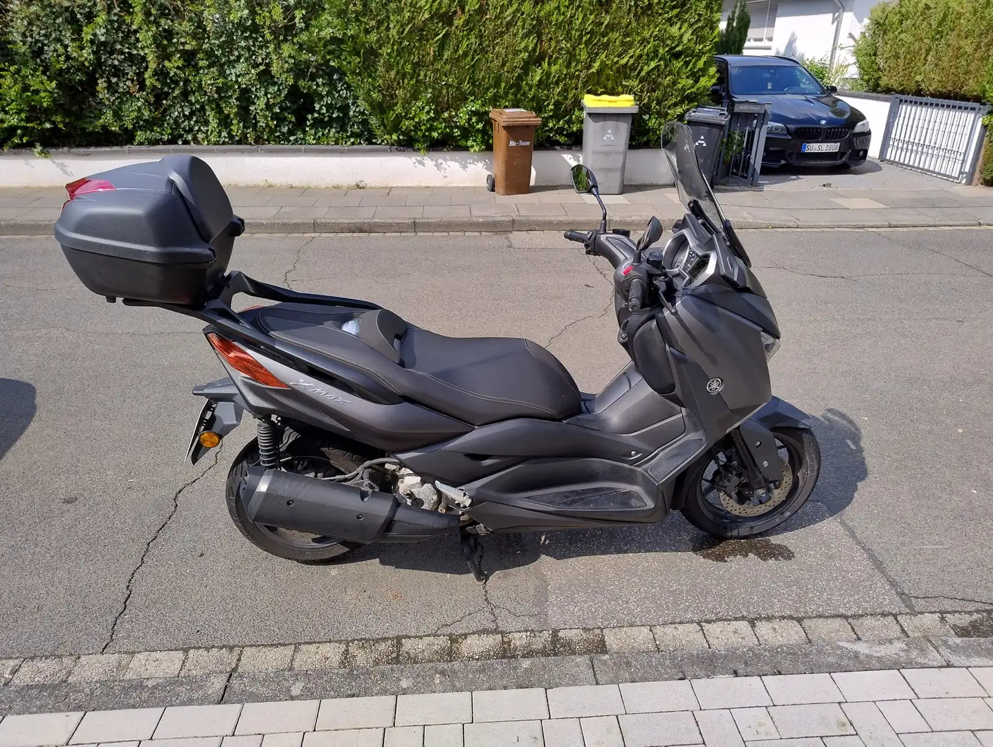 Yamaha X-Max 300 Mit Zubehör, z.B. Givi Topcase, Tourenscheibe... Black - 2