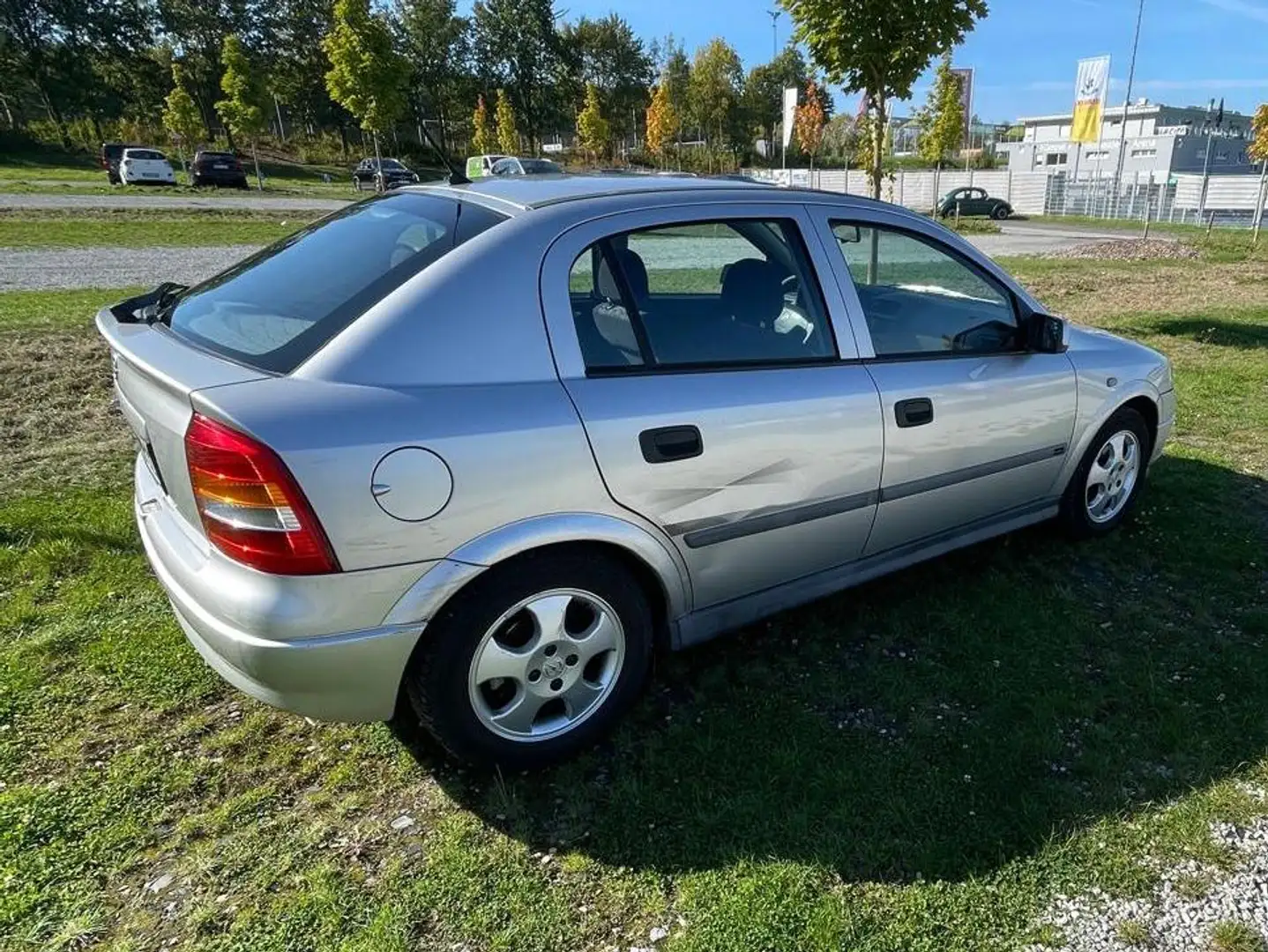 Opel Astra Astra 1.6 Sportive Silber - 1