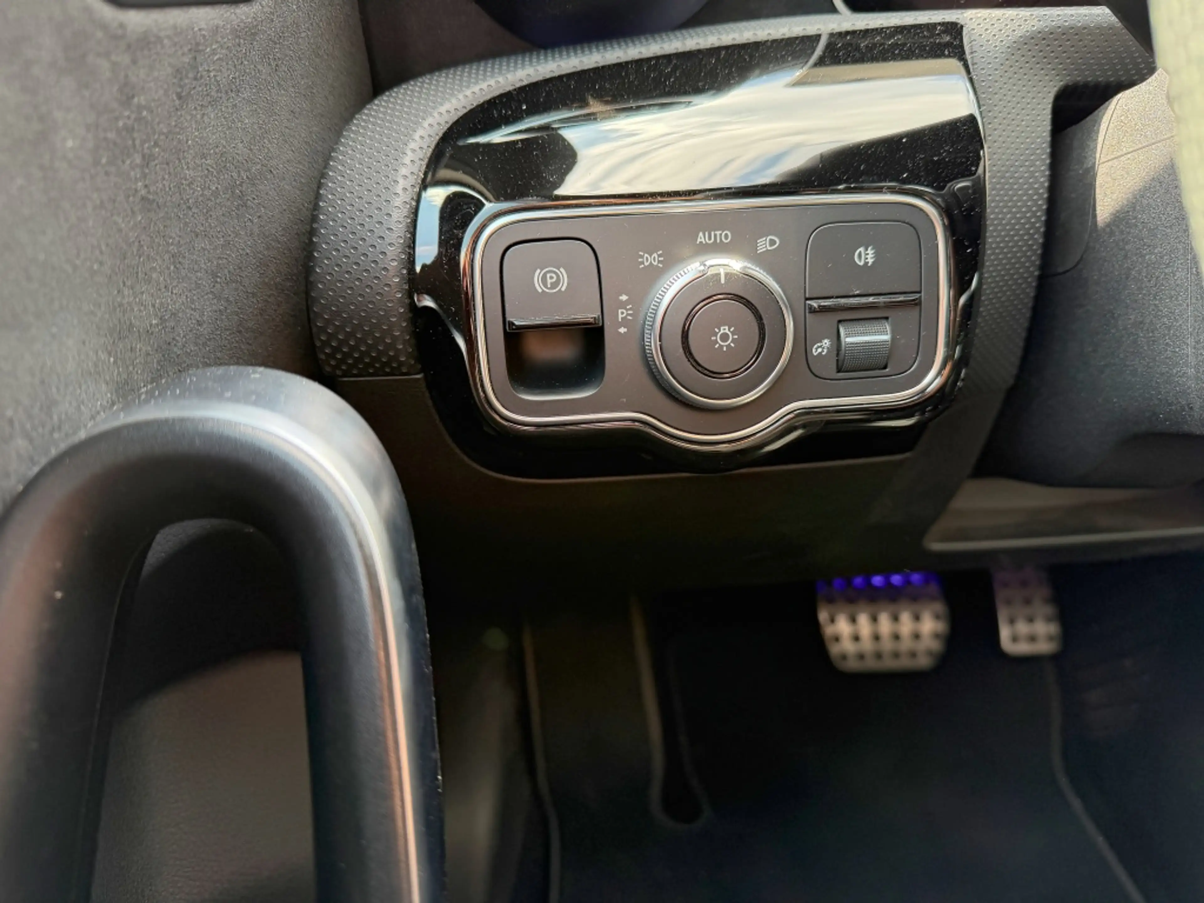 Mercedes-Benz A 220 AMG Line AUT Kam. KeyLess KlimaA LED LM — photo 12