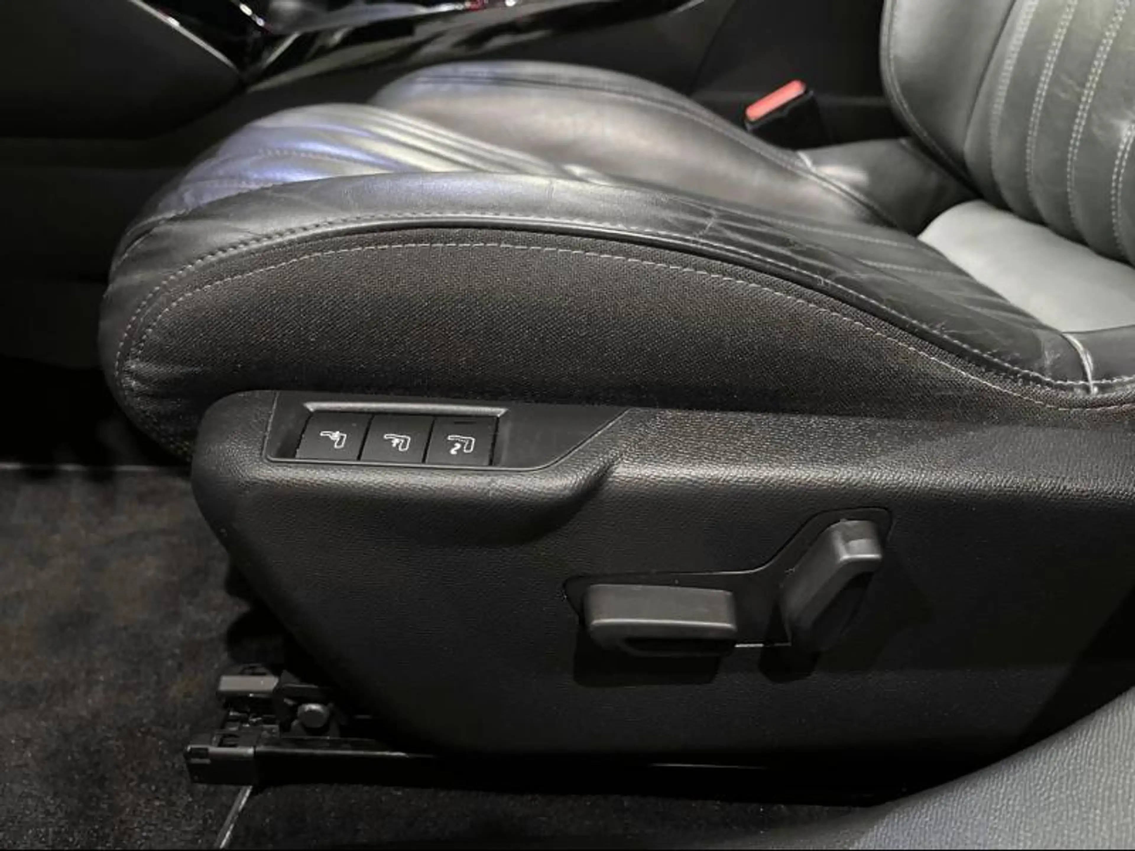 Peugeot 208 GT Line | 360° | Carplay | — photo 15