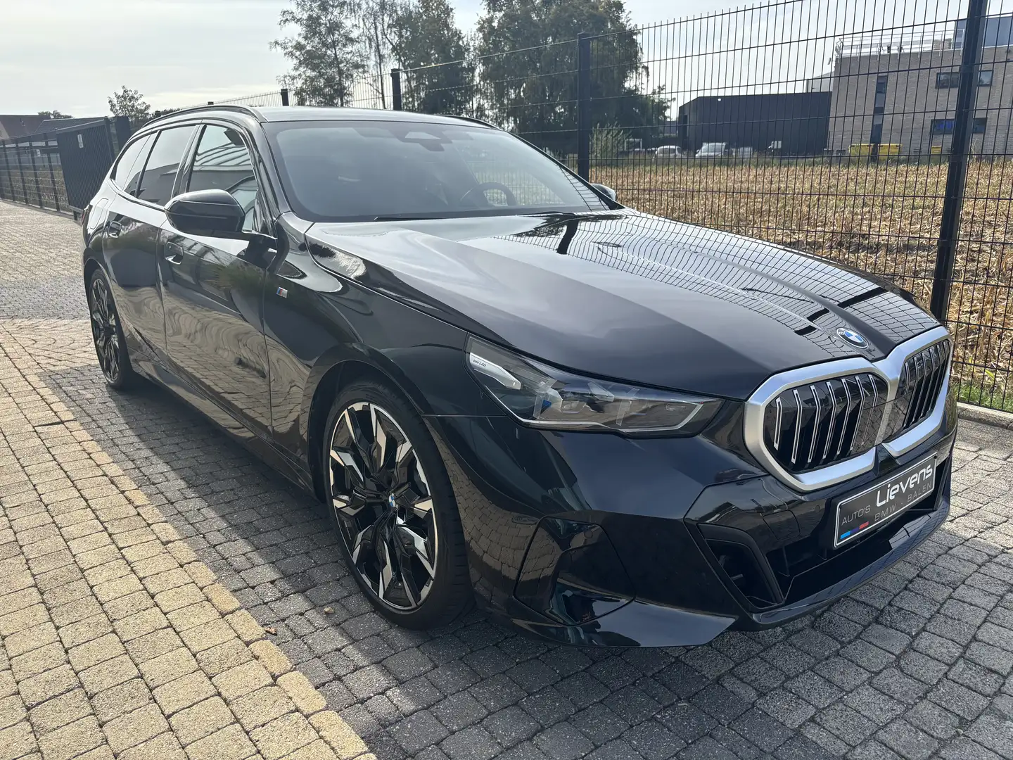 BMW 520 520d M Sport - Pano HarmanKardon Trekhaak 360° Noir - 2
