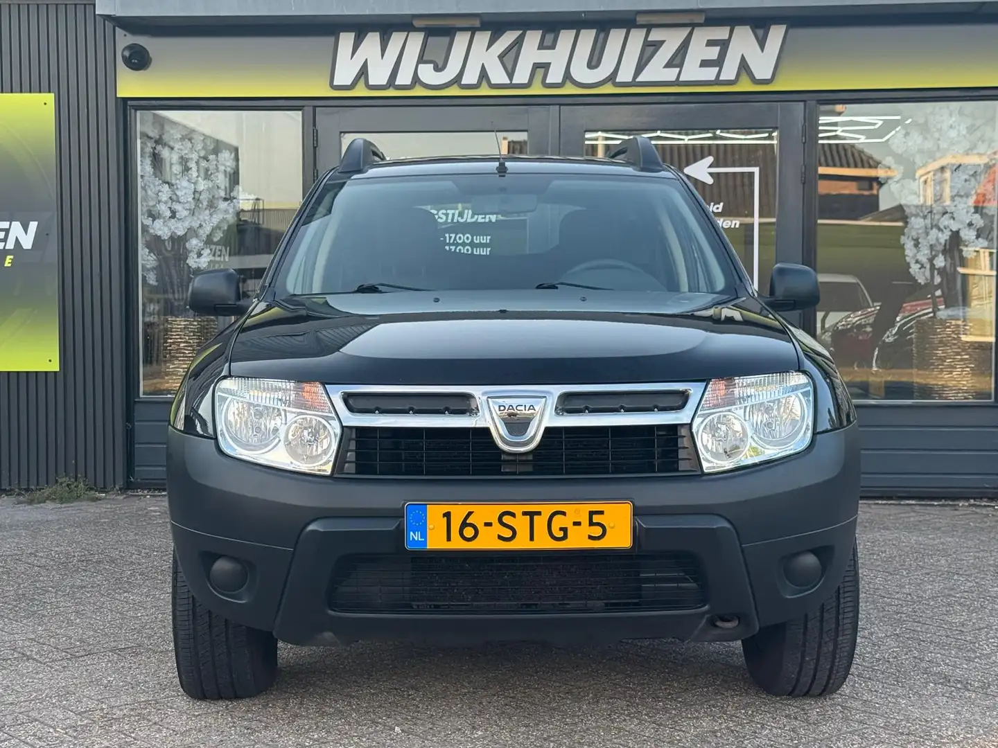 Dacia Duster 1.6 Ambiance 2wd met Cruise Control !!! Dealer Ond Noir - 2