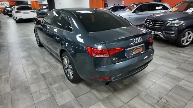 Audi A4 view 4