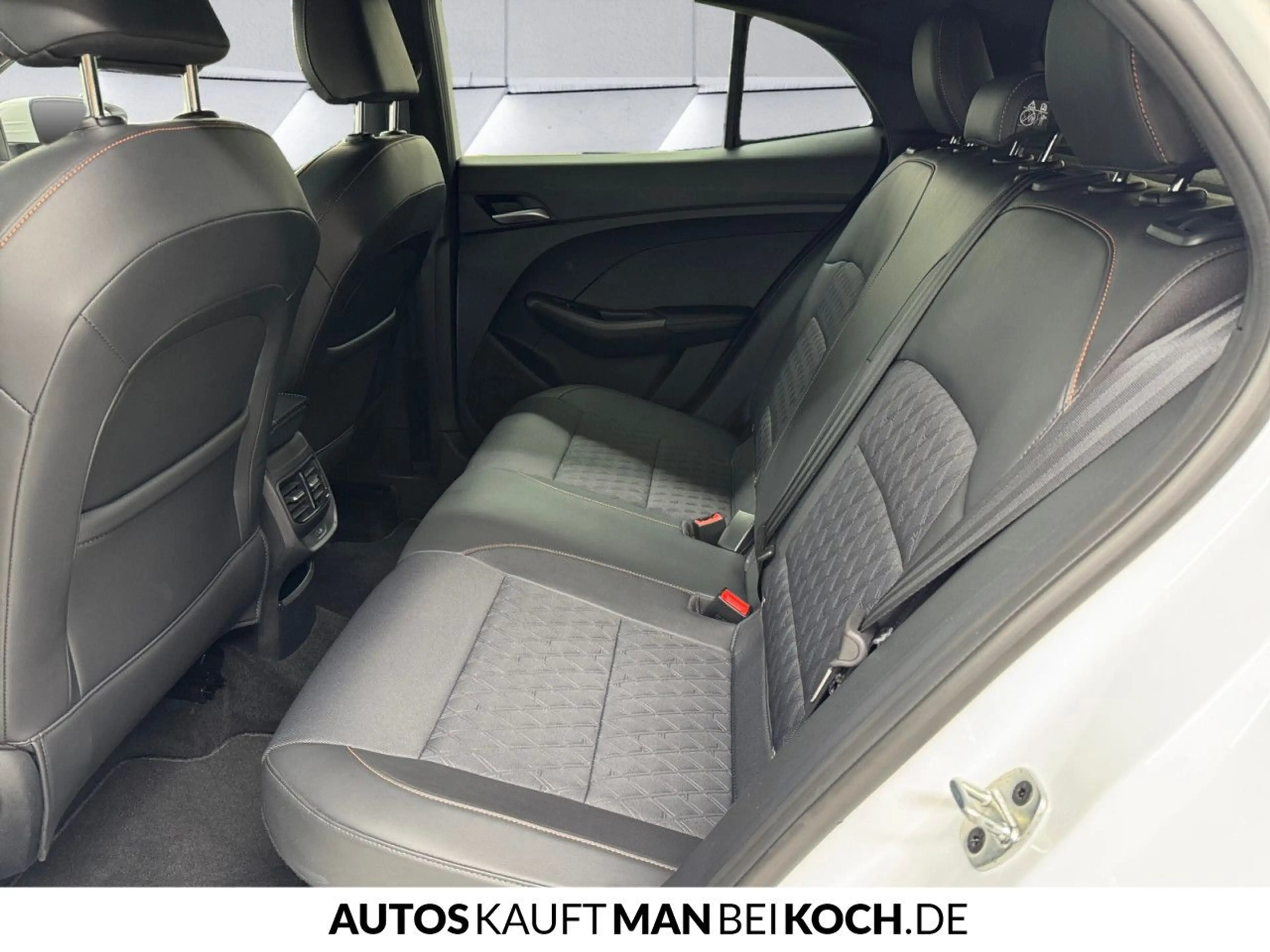 MG MG3 HEV LUX 360 Keyless Shz+Lhz ACC Kamera LED — photo 8