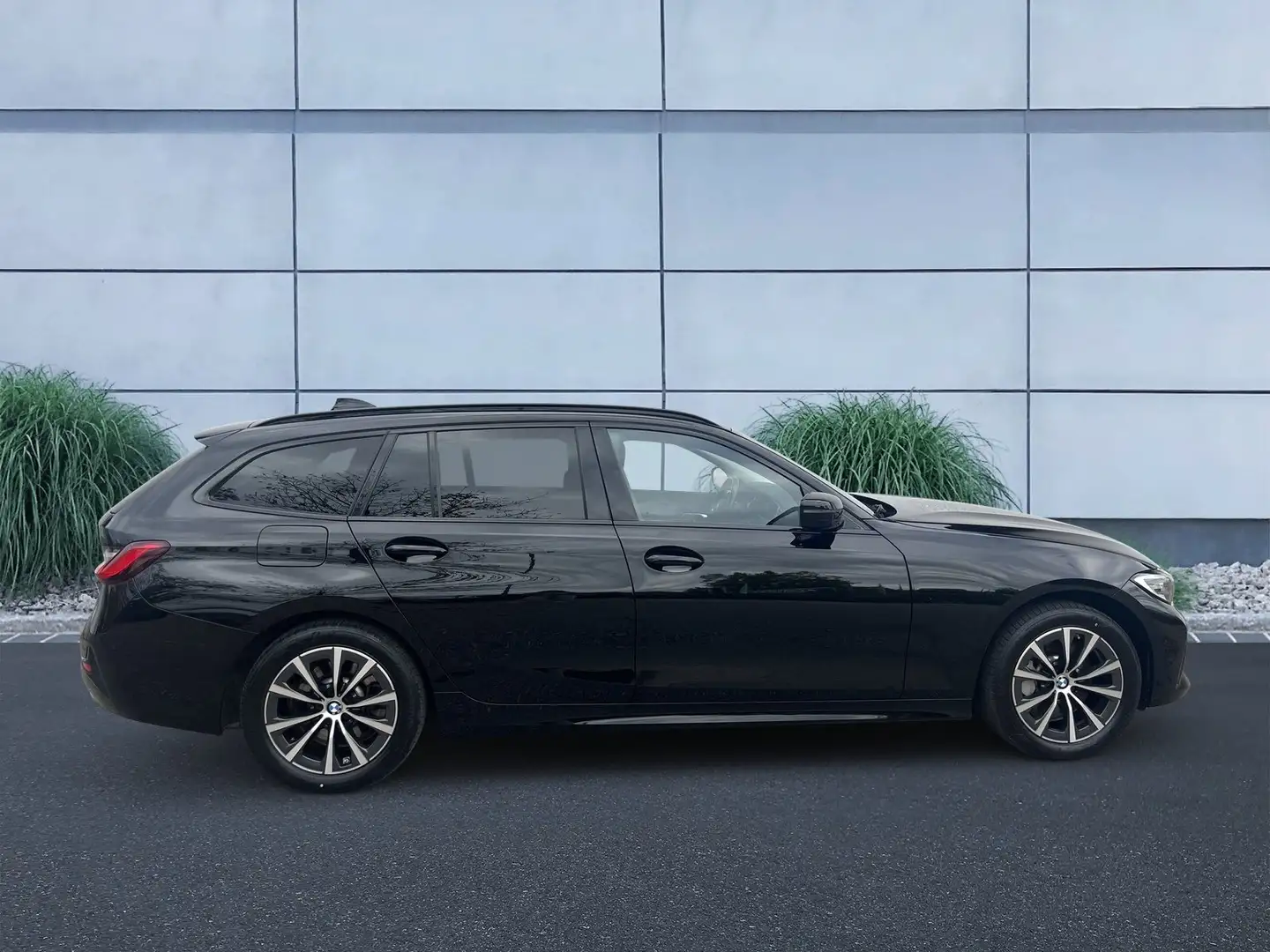 BMW 330 e Touring Sport Line Head-Up HK LED AHK Noir - 2