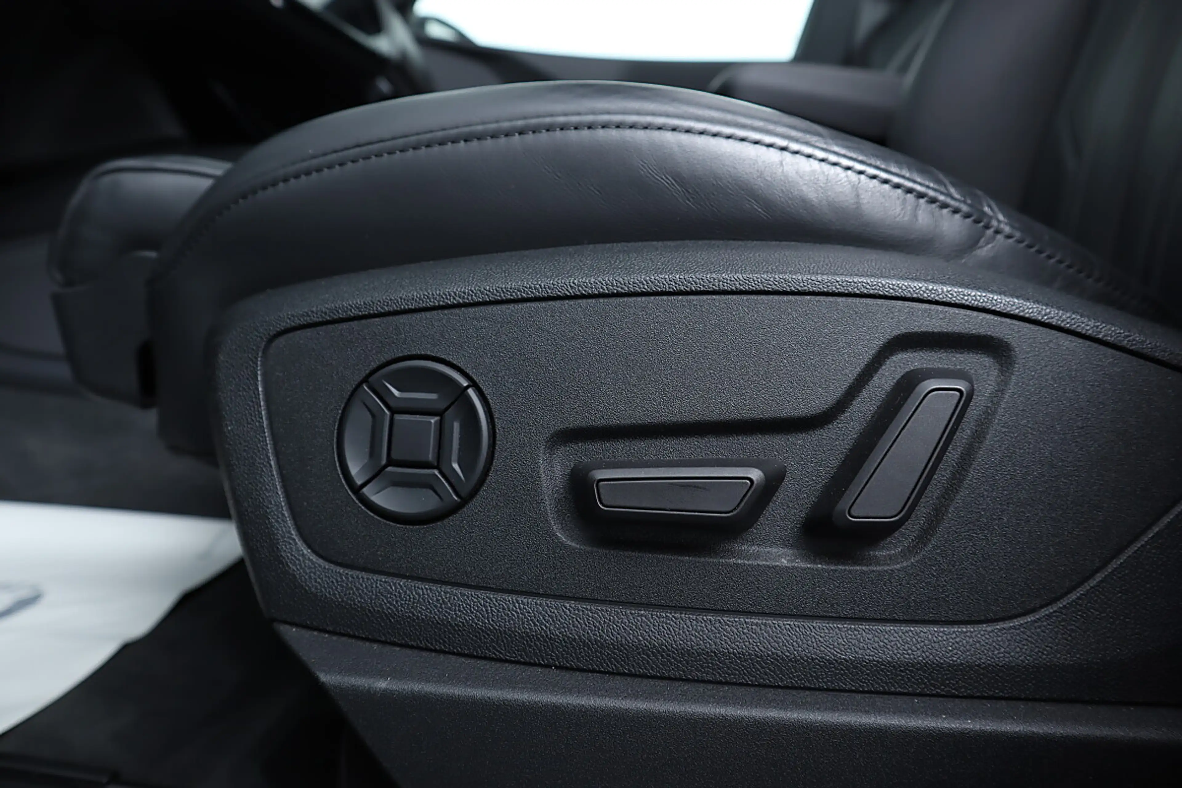 Audi e-tron 55 quattro 95kWh S-line Vollausstattung! — photo 27