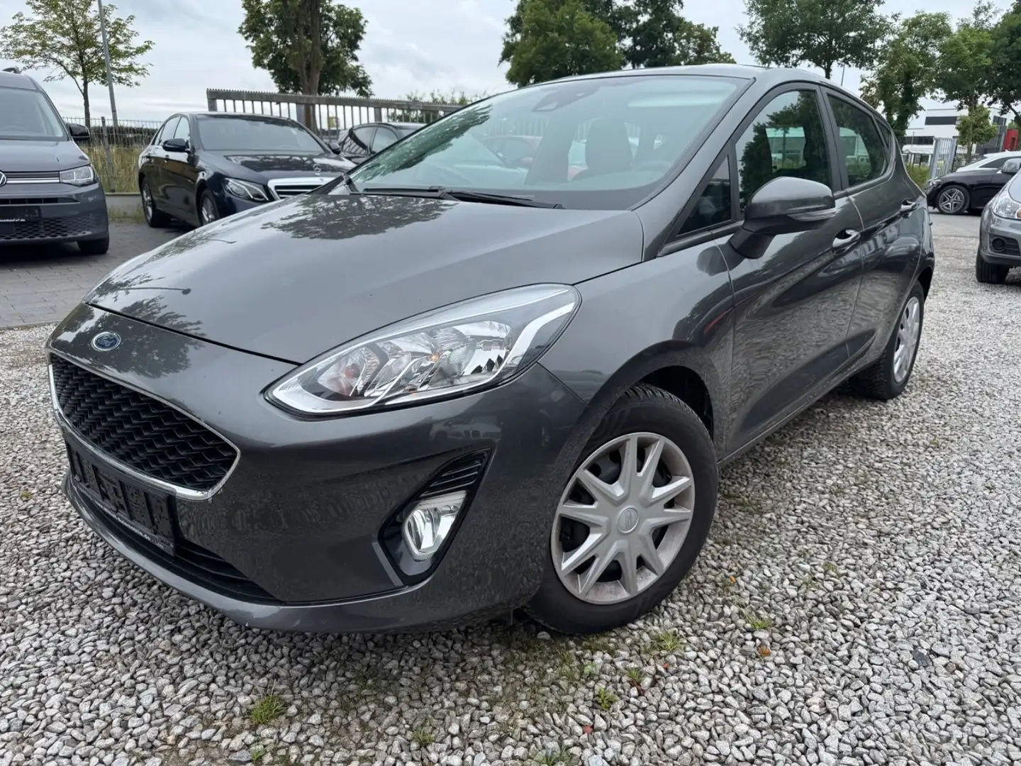 Ford Fiesta Cool & Connect Grau - 1