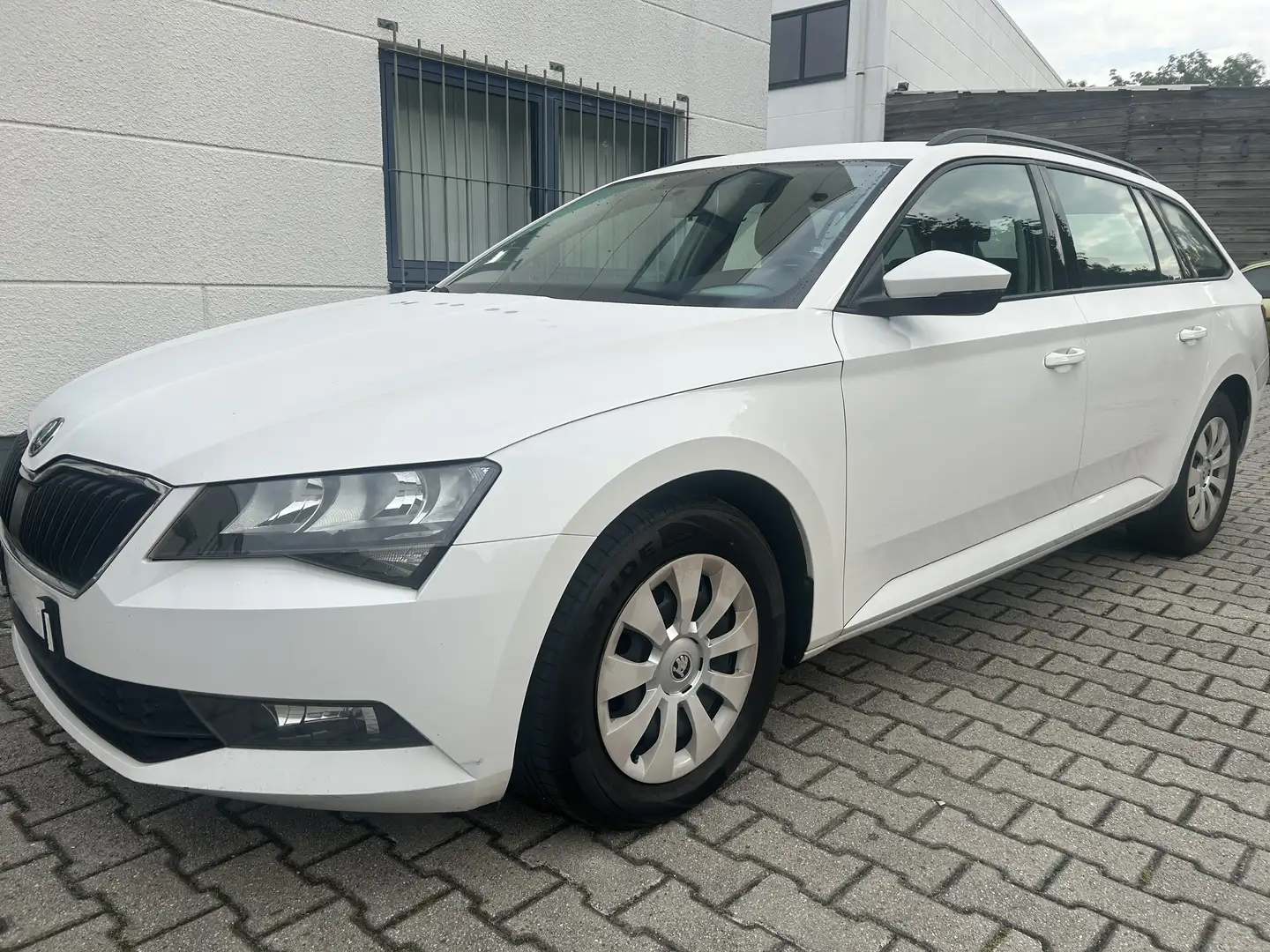 Skoda Superb Active , 2,0 Ltr. - 110 kW TDI Automatik Weiß - 1