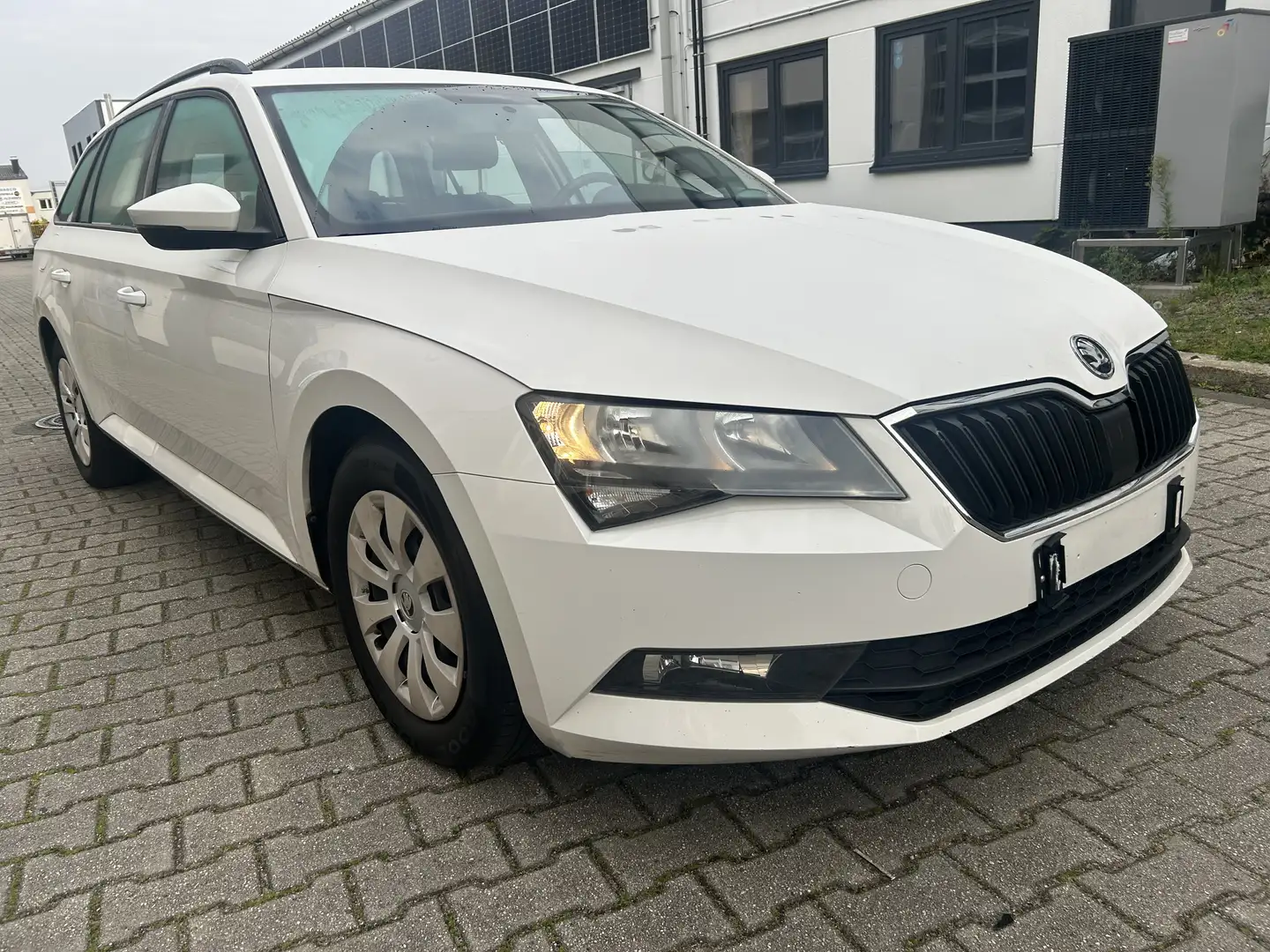 Skoda Superb Active , 2,0 Ltr. - 110 kW TDI Automatik Weiß - 2