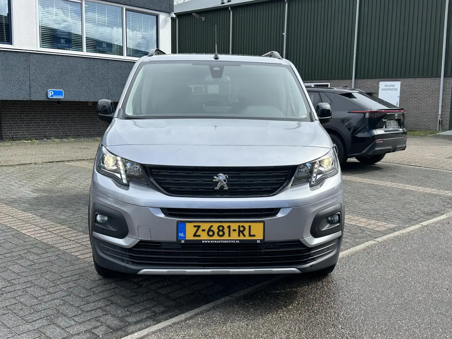 Peugeot e-Rifter EV GT 50 kWh VAN € 26.900,- VOOR € 24.440,- UW LEN Grau - 2