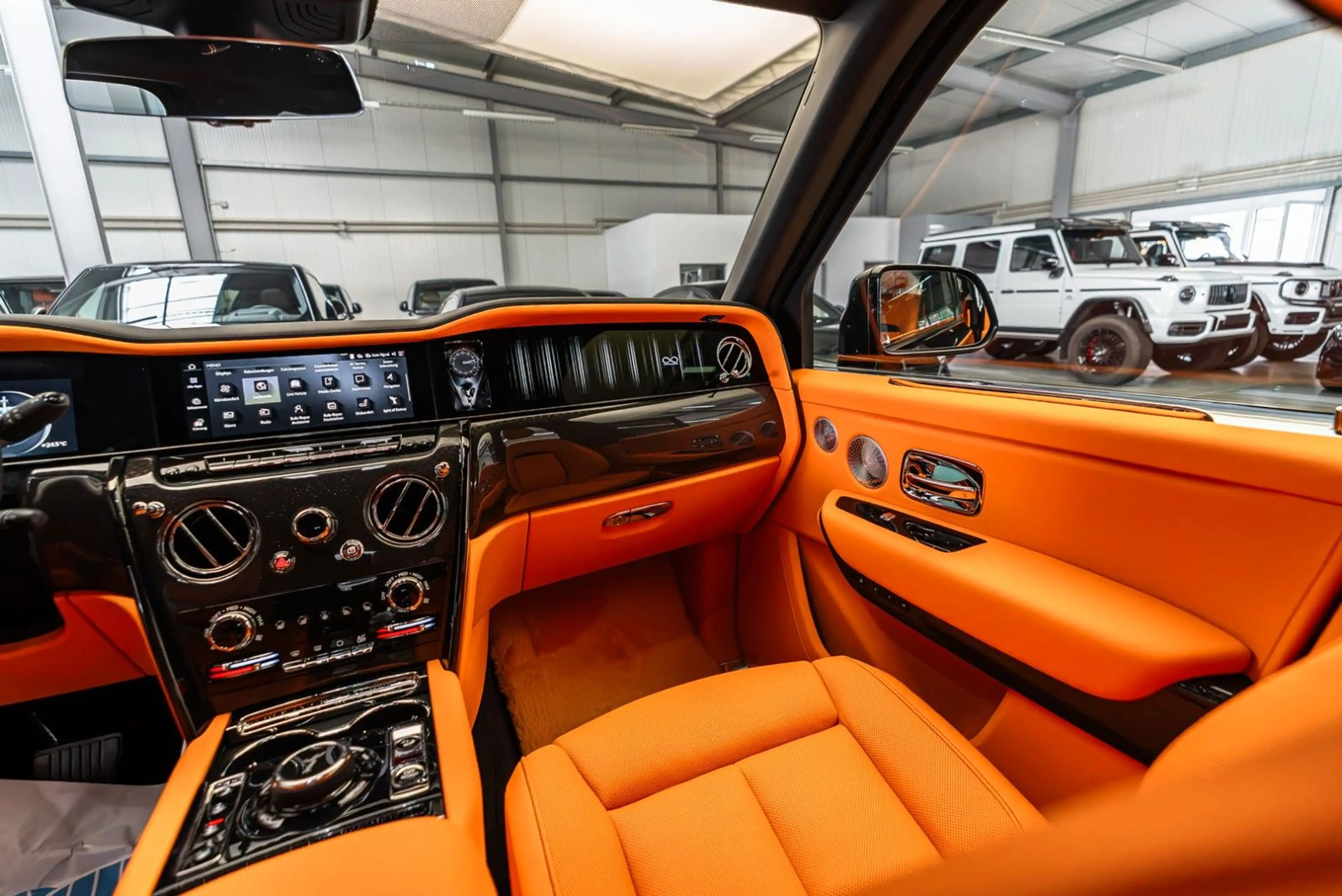 Rolls-Royce Cullinan Black Badge / PROD. 2026 / 4 Seats — photo 15