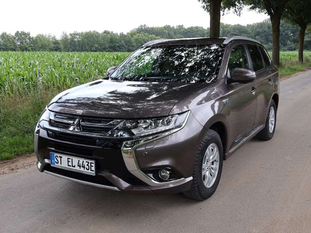 Imagine Mitsubishi Outlander Outlander 2.0 4WD Plug-In Hybrid Top
