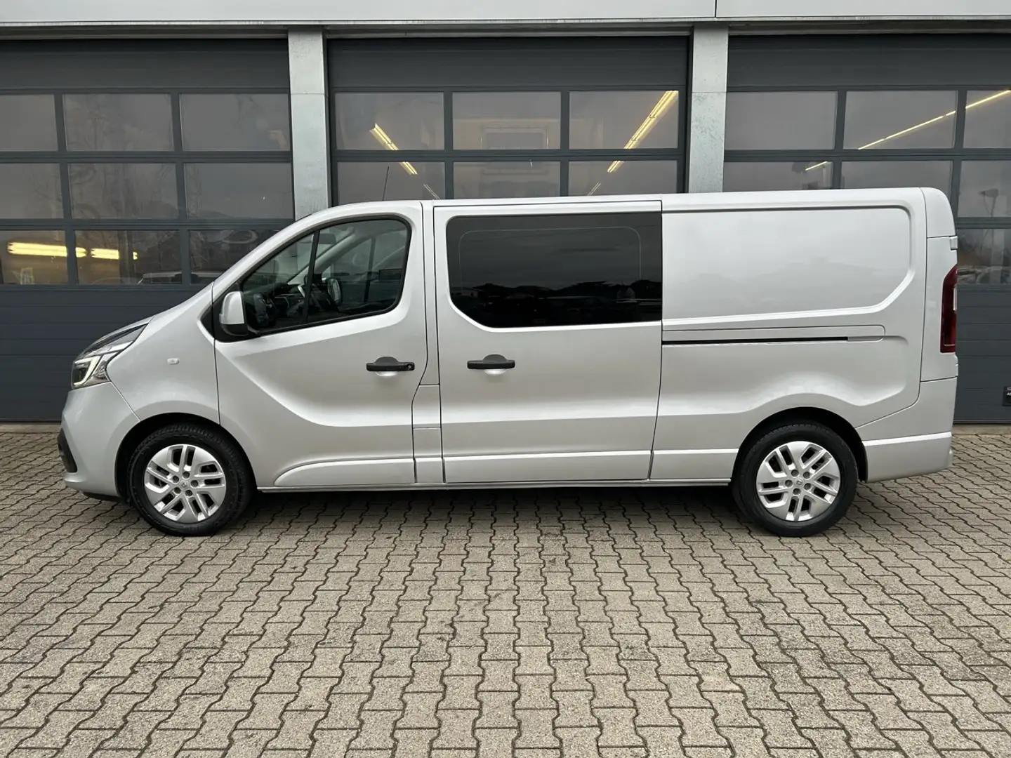 Renault Trafic GBDC 2.0 dCi 170pk Automaat L2H1 T29 Luxe Gris - 2