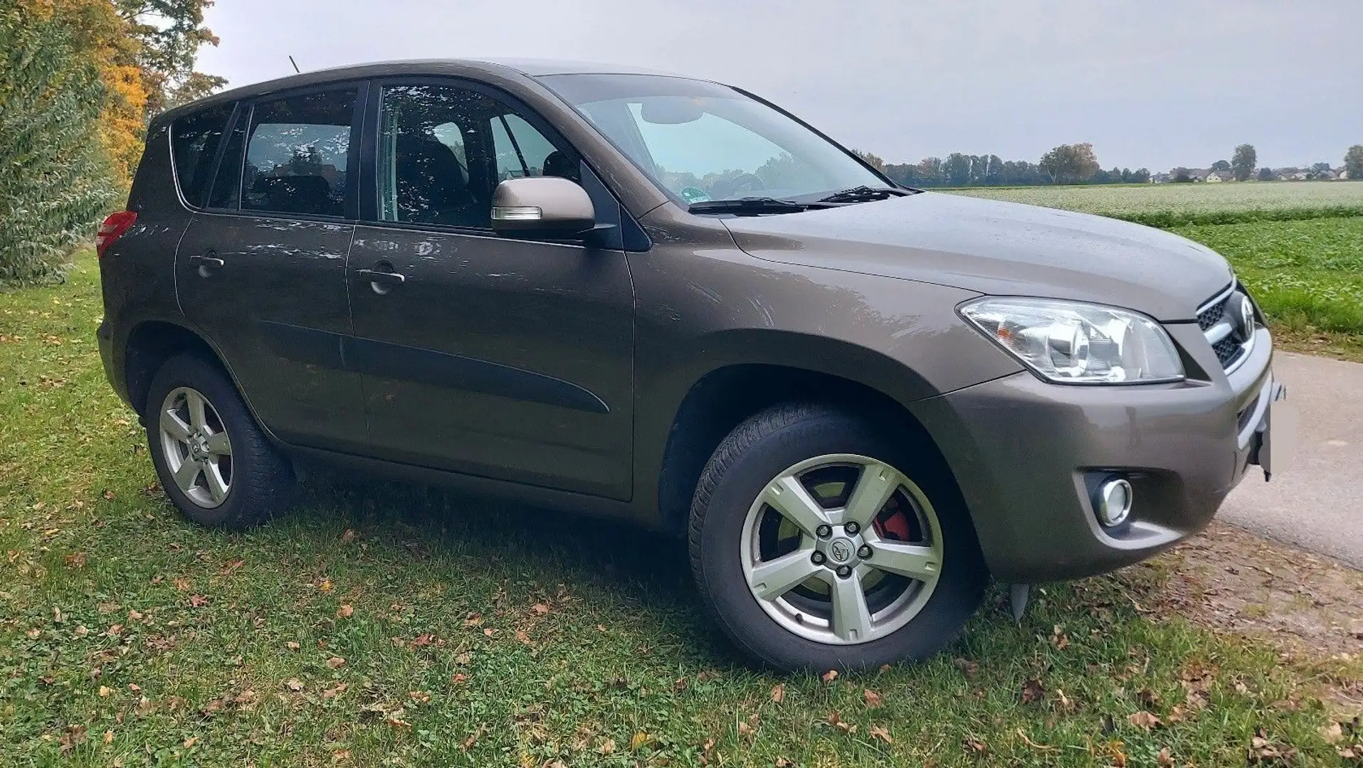 Toyota RAV 4 RAV4 Diesel 2.2 D-4D 4x2 Sol Braun - 1