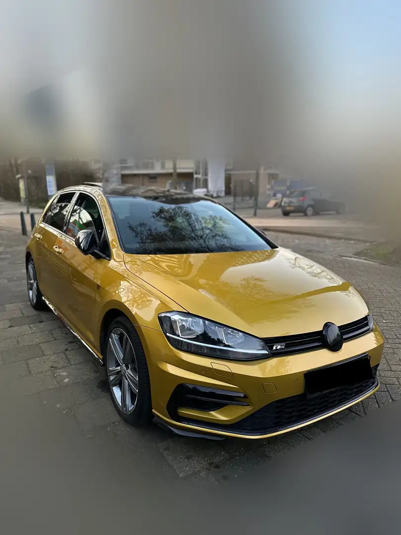 Volkswagen Golf 1.0 TSI Highline Bussines R-Line Geel - 1