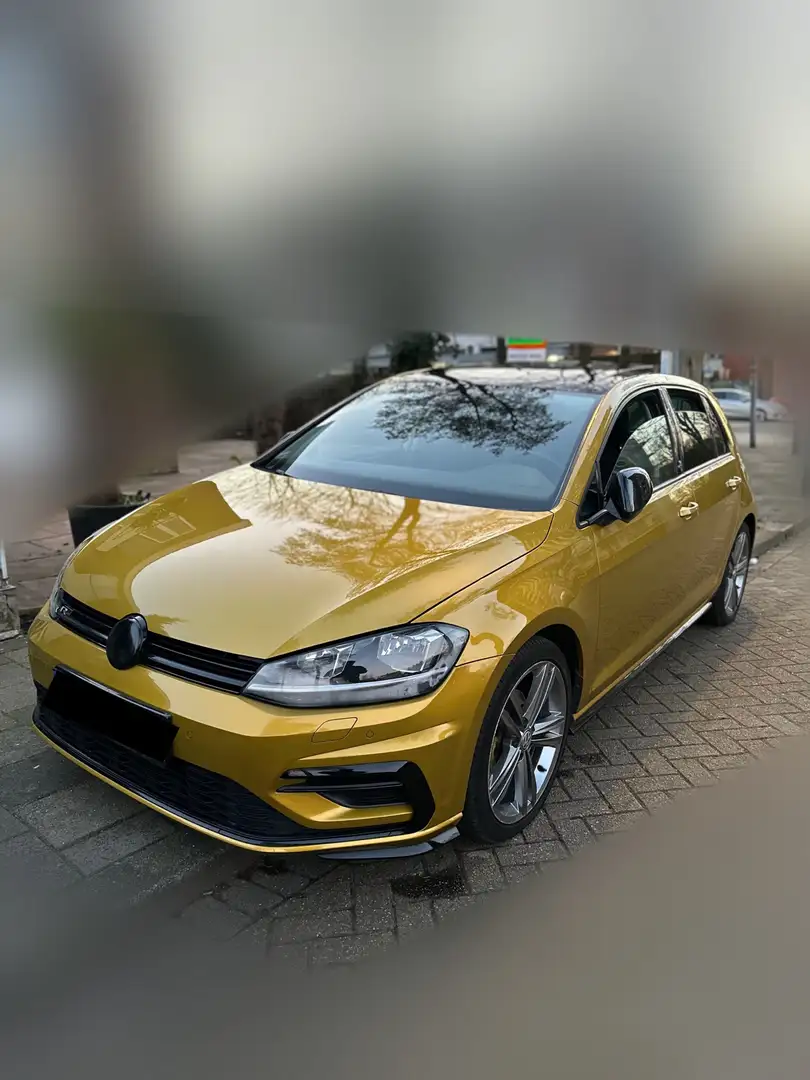 Volkswagen Golf 1.0 TSI Highline Bussines R-Line Geel - 2
