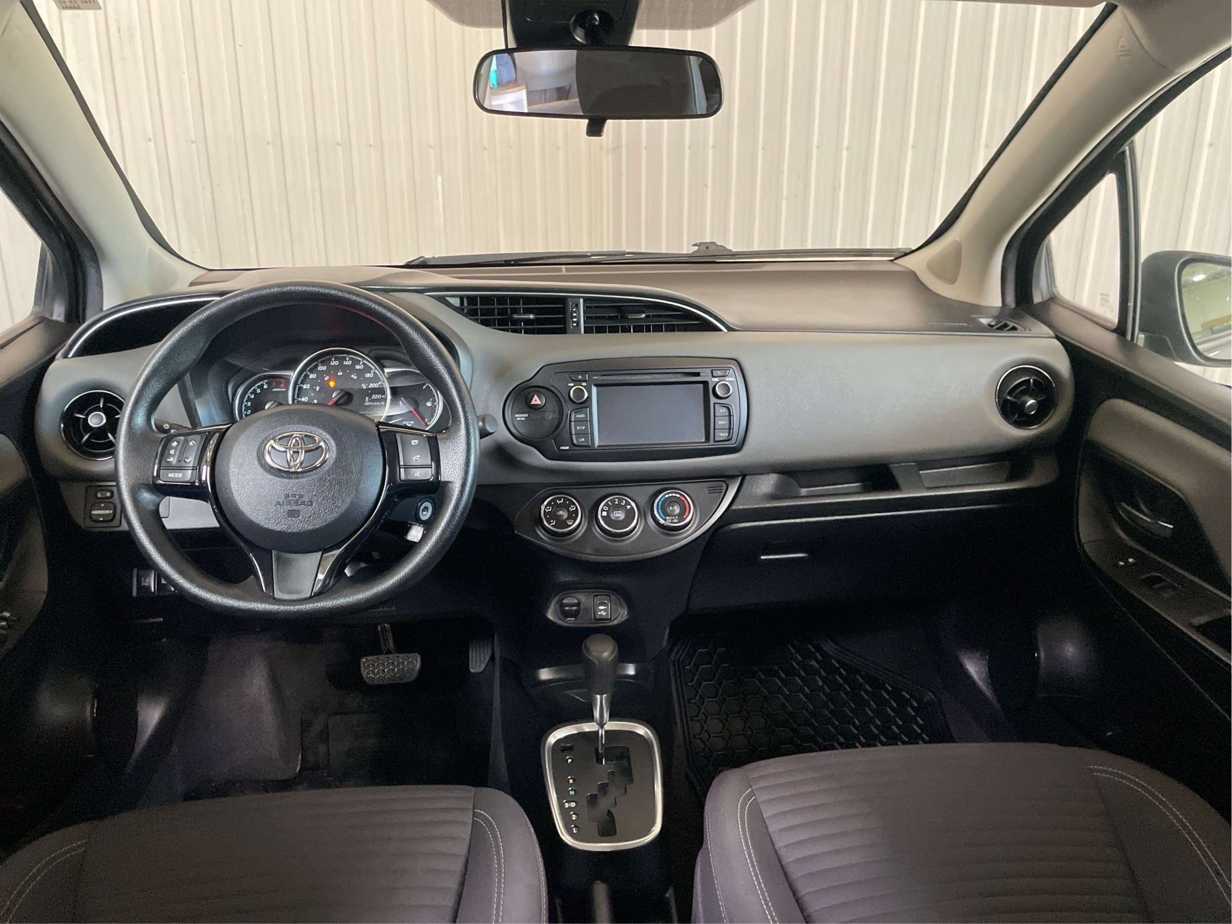 2018 Toyota Yaris LE A/C Sièges chauffants Caméra de recul — снимка 1