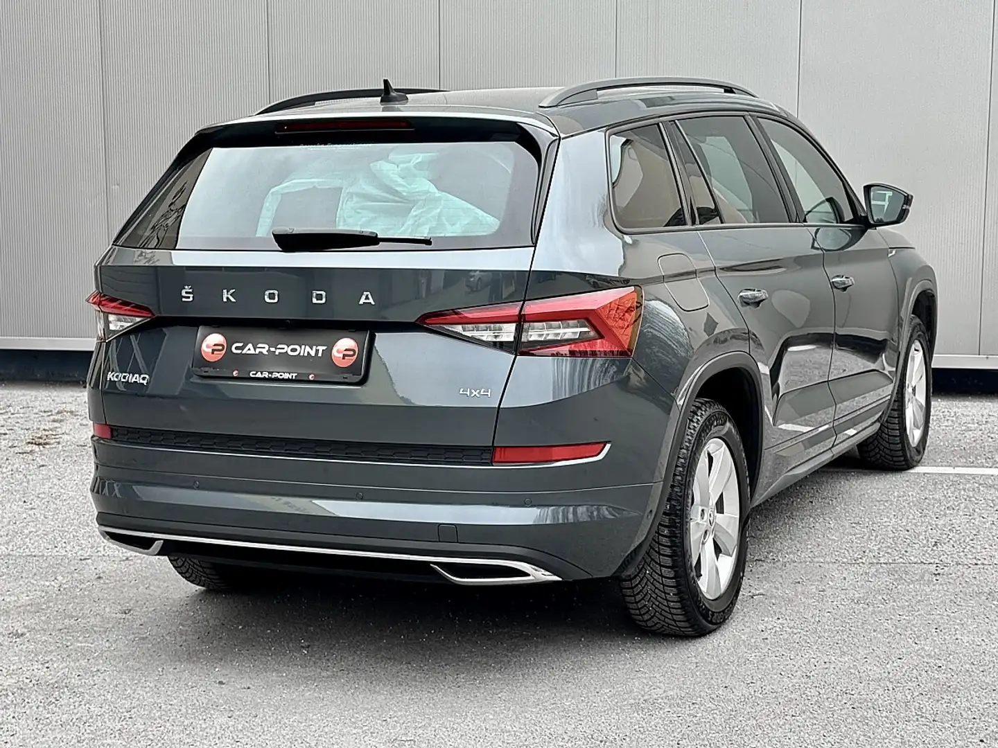 Skoda Kodiaq 2,0 TDI SCR 4x4 Sportline DSG Grau - 2