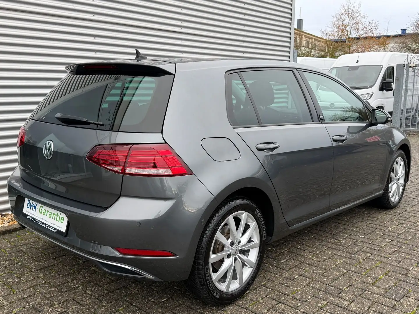 Volkswagen Golf VII 1.5 DSGSound Dynaudio Panoramadach Grau - 2