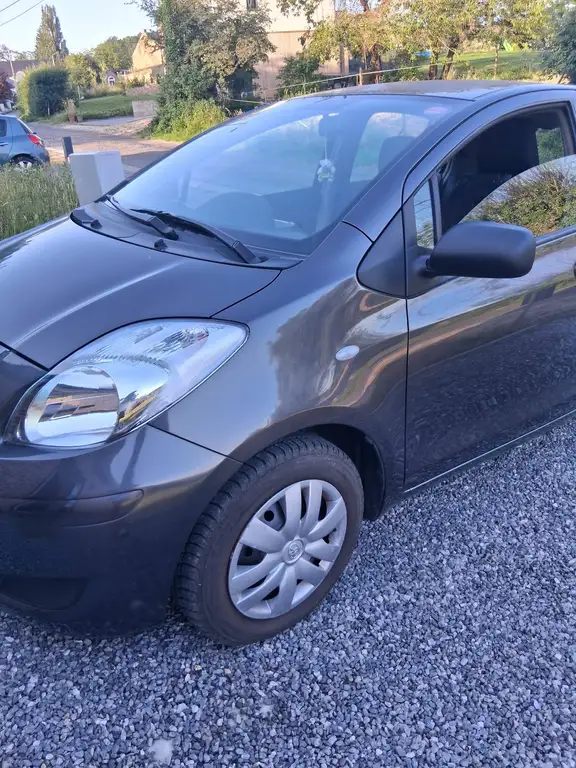 Toyota Yaris 2010 из Европы — купить под ключ