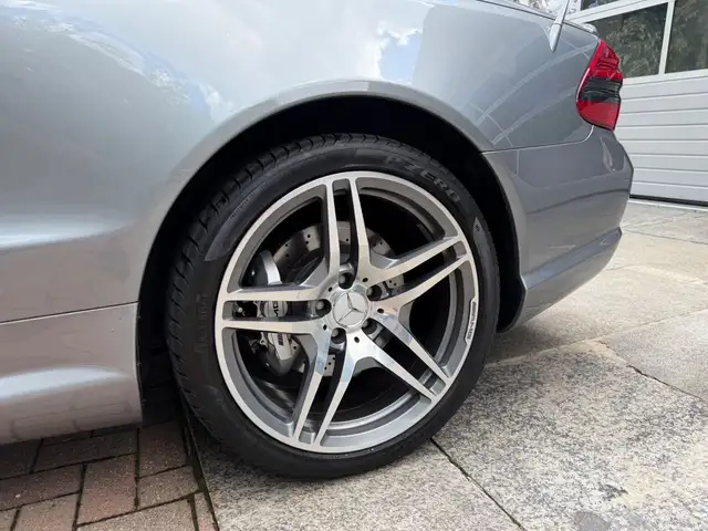Mercedes-Benz SL view 11