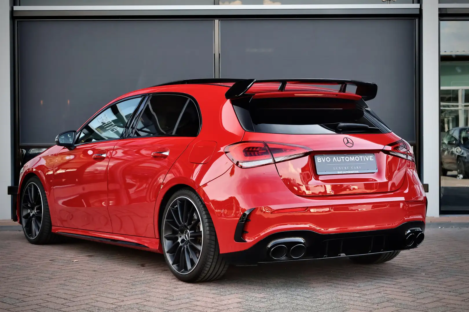 Mercedes-Benz A 35 AMG A35 4MATIC Perf stoel Aero Pano Keyless Distronic Red - 2