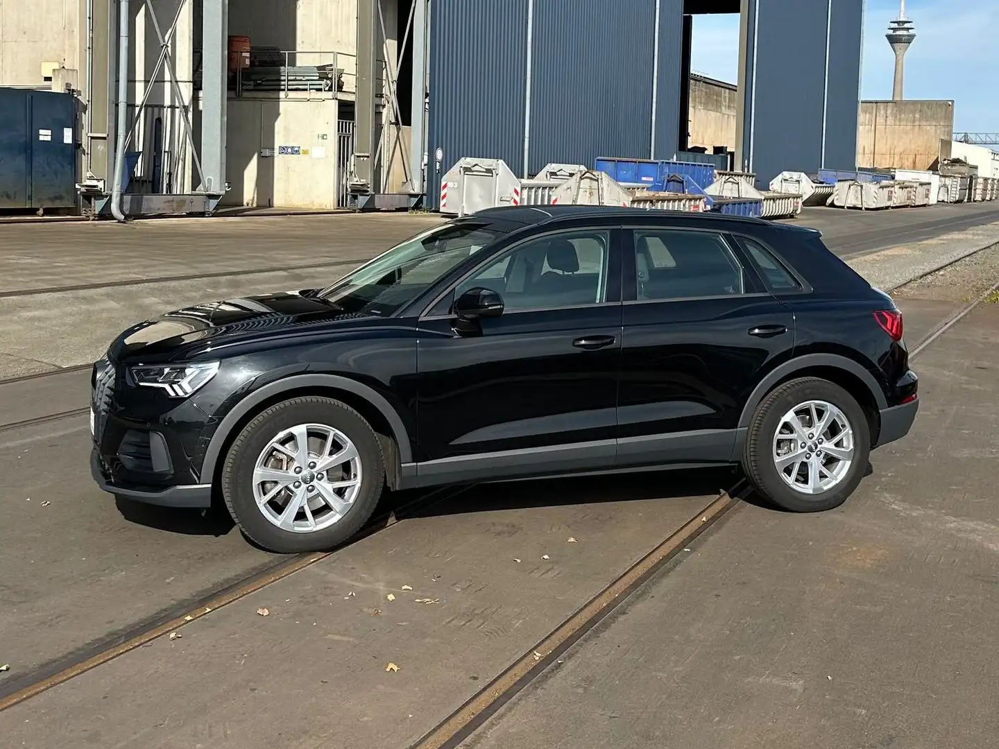 Audi Q3 Q3 40 TFSI quattro S tronic Schwarz - 2