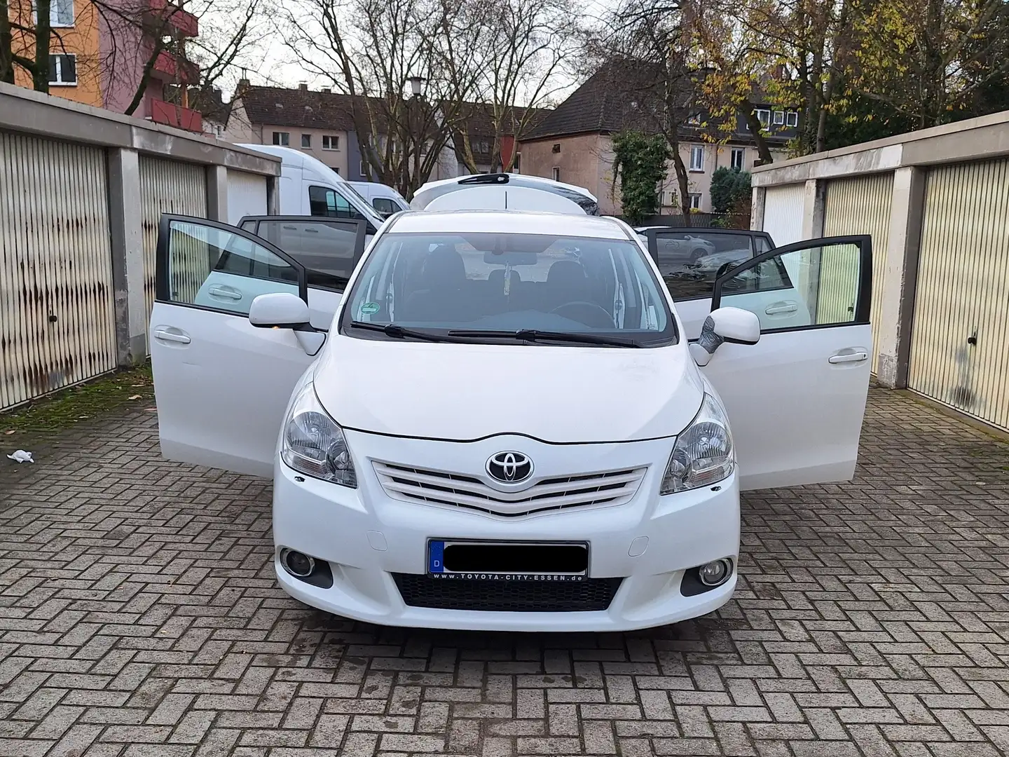 Toyota Corolla Verso Corolla Verso 2.2 D-CAT DPF Executive - 1