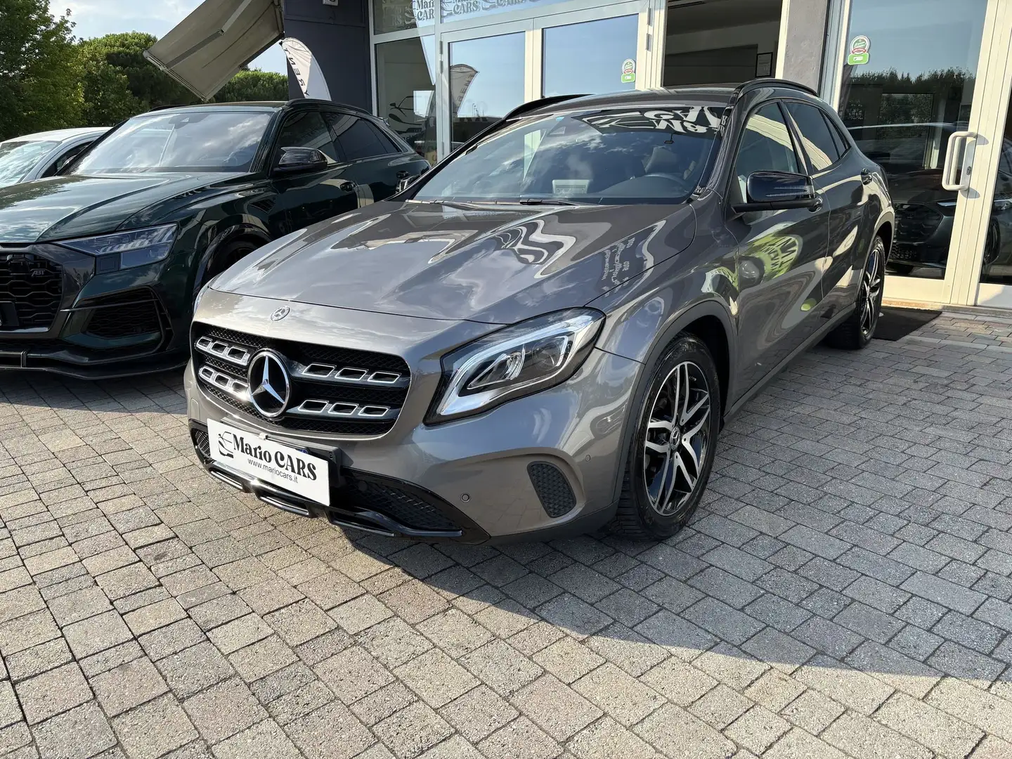 Mercedes-Benz GLA 180 GLA 180 d Automatic Sport Grau - 2