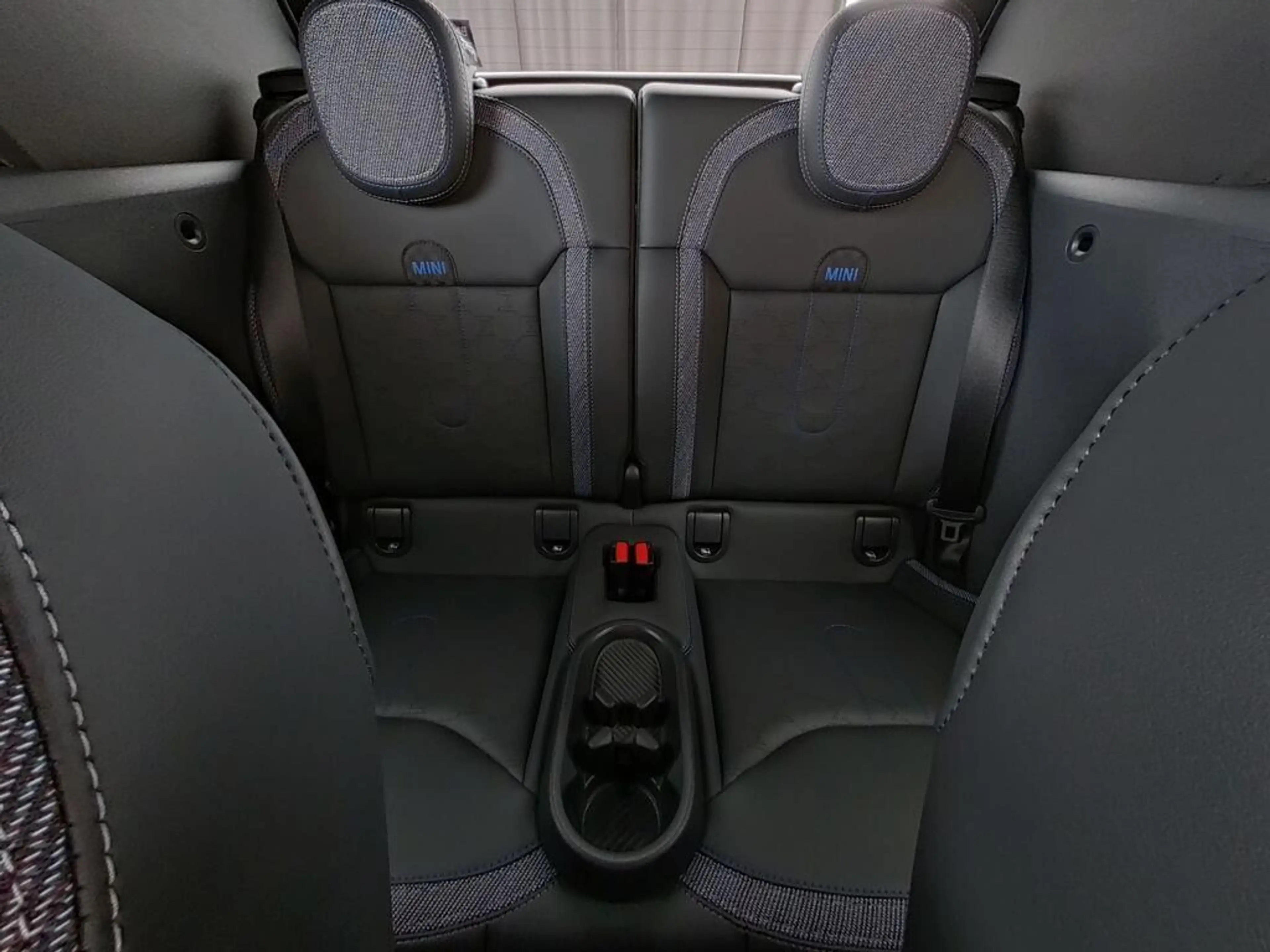 MINI Cooper C Cabrio 2.0 Favoured M — photo 6