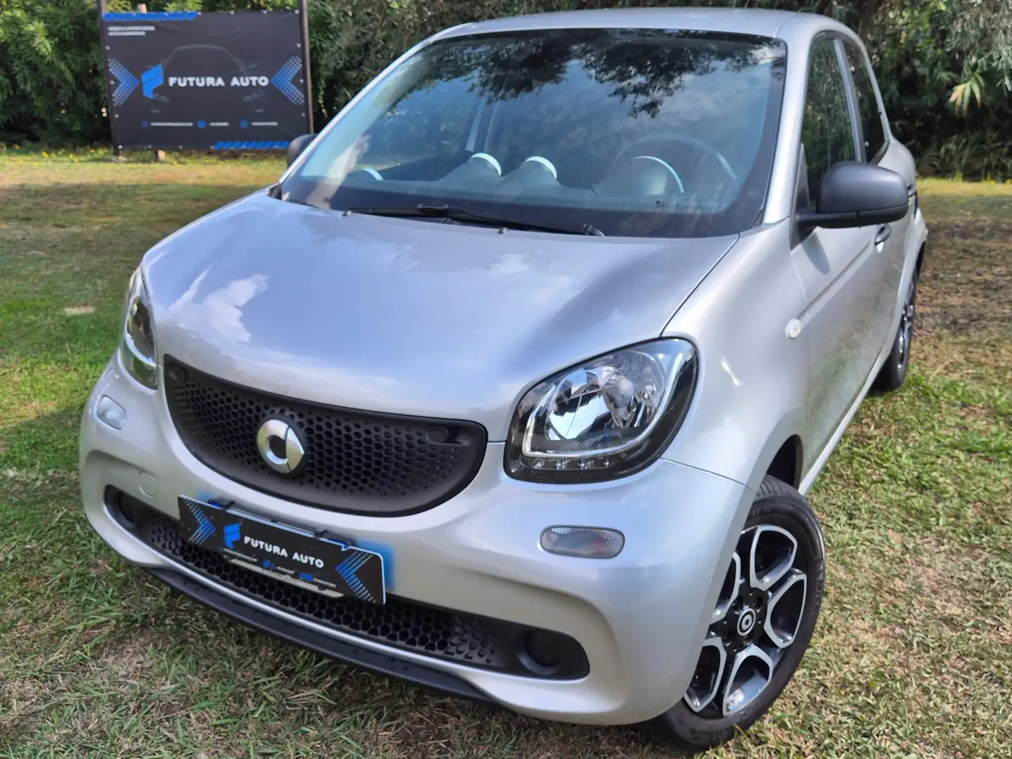 smart forFour Forfour 1.0 Youngster 71cv c/S.S. Argento - 1