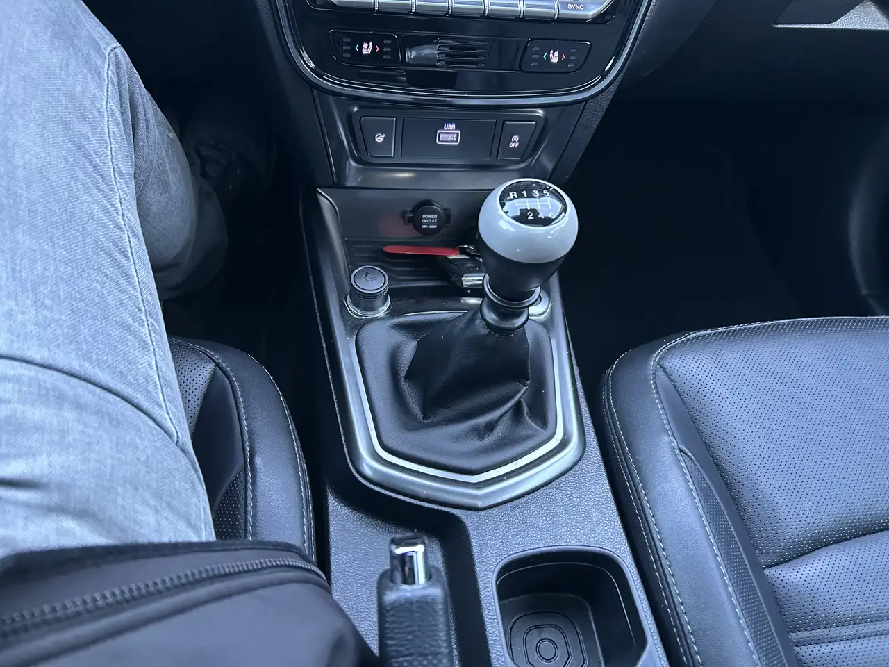 SsangYong Tivoli 2023 — фото 12