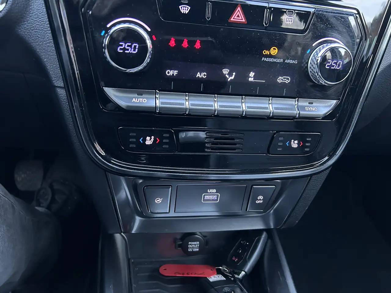 SsangYong Tivoli 2023 — фото 10