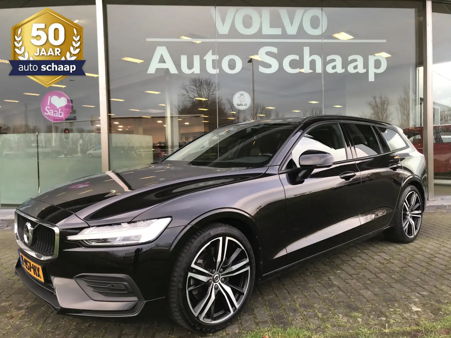 Volvo V60 2.0 B3 Momentum Advantage Automaat | Rijklaar incl Black - 1