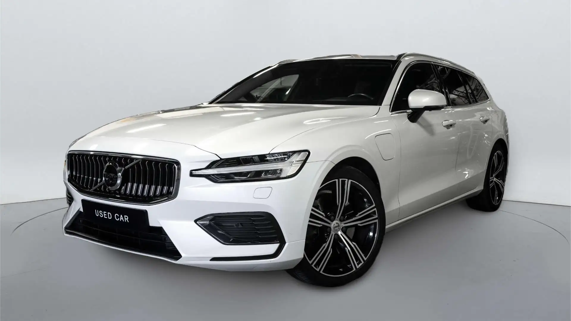 Volvo V60 - 2.0 T6 Recharge AWD R-Design|Leer|ACC|360°|H&K|C Wit - 2