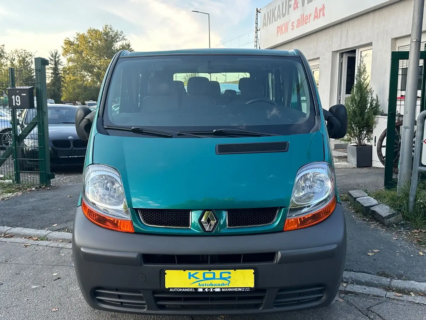 Renault Trafic Combi L2H1 2,9t  8-Sitzer / 1. Hand Grün - 2