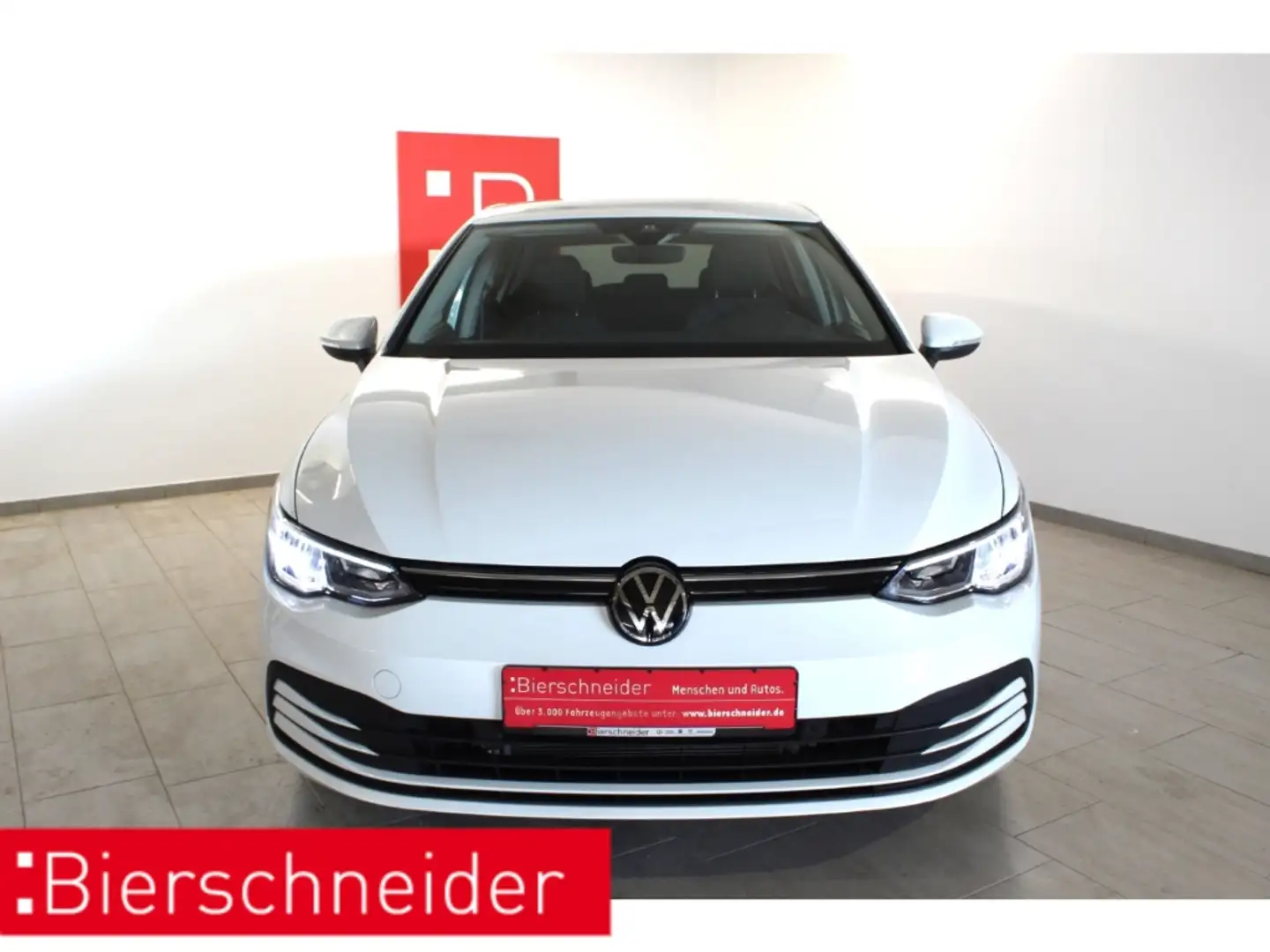 Volkswagen Golf 8 1.5 eTSI DSG Life 16 NAVI ACC KAMERA Bílá - 2