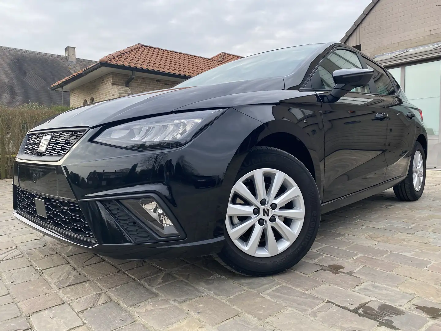 SEAT Ibiza 1.0 TSI DSG Schwarz - 1