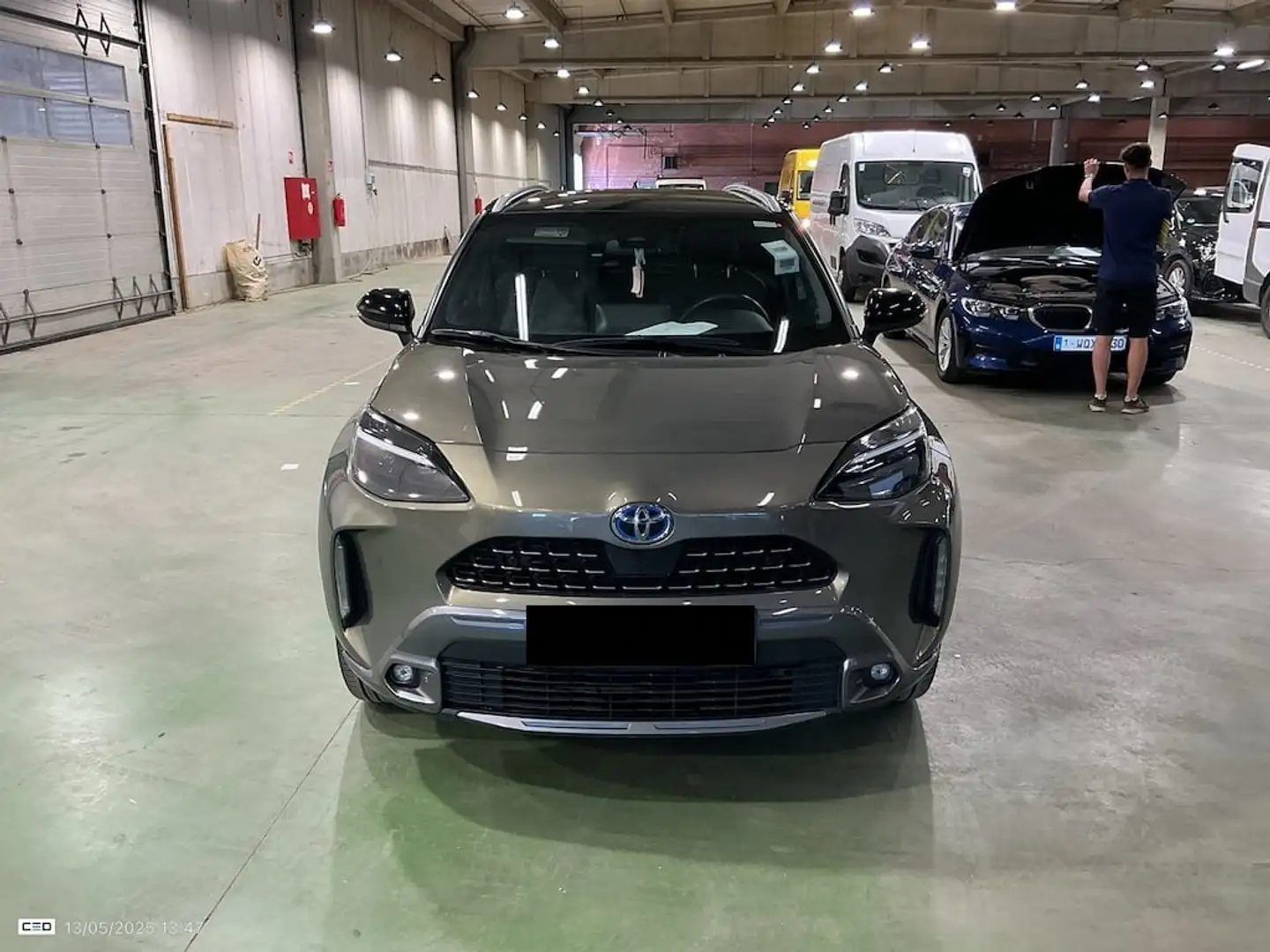 Toyota Yaris Cross YARIS CROSS 1.5 VVT-IE HEV PREMIERE CVT Brons - 1