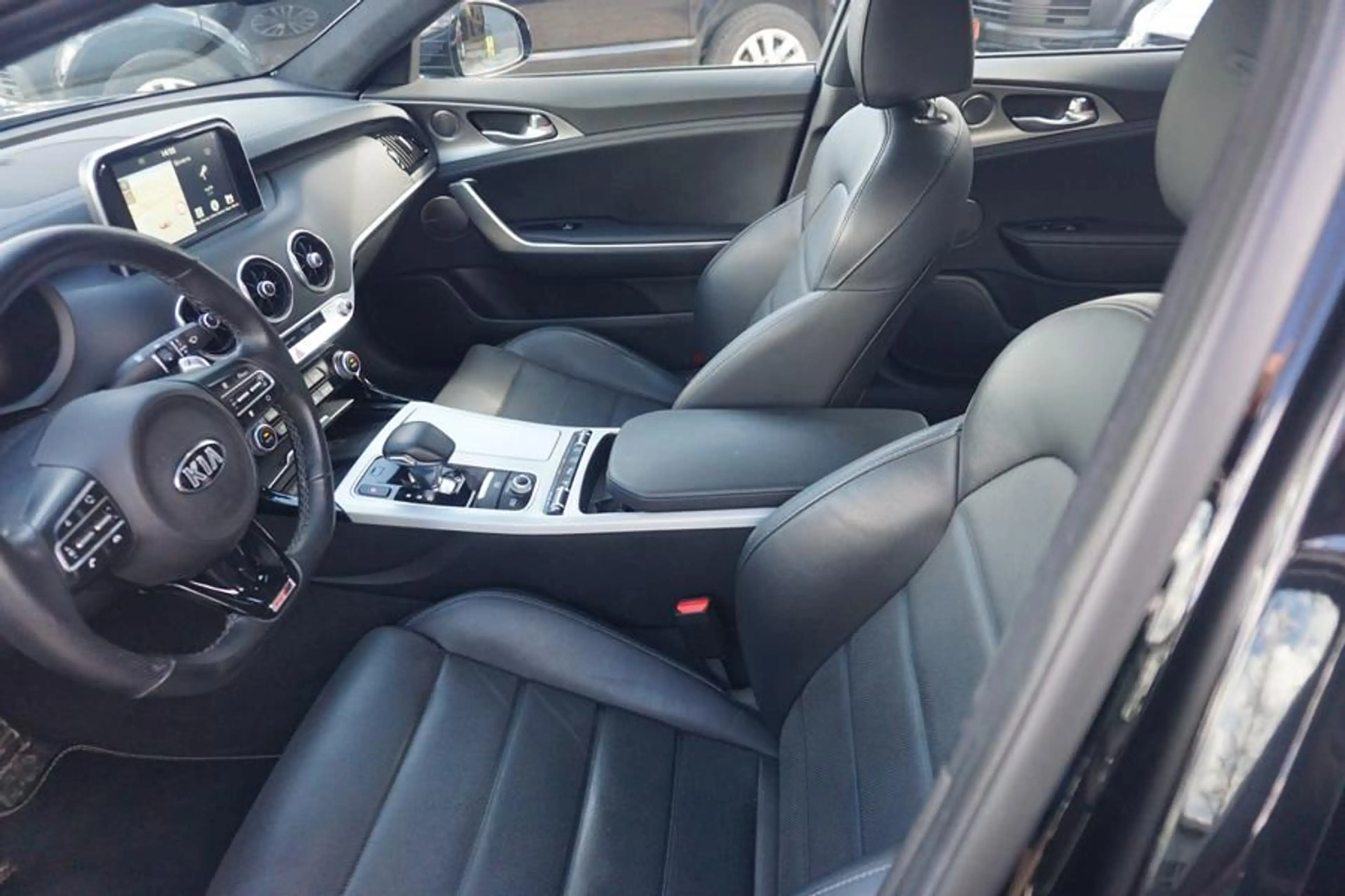 Kia Stinger GT-Line 2WD — photo 12