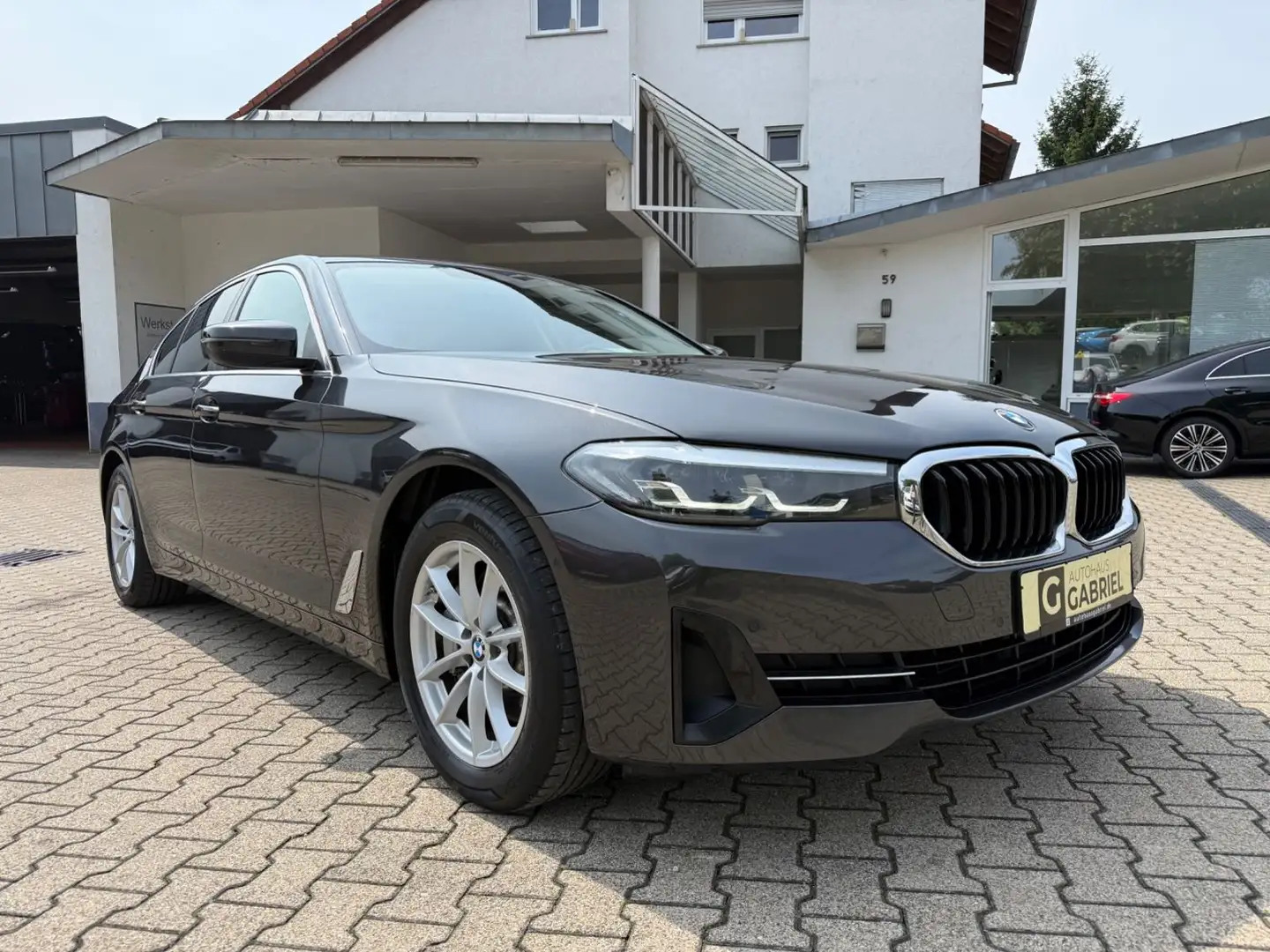 BMW 530 i Aut. Lim. Business Entertainment Leder LED Gris - 1