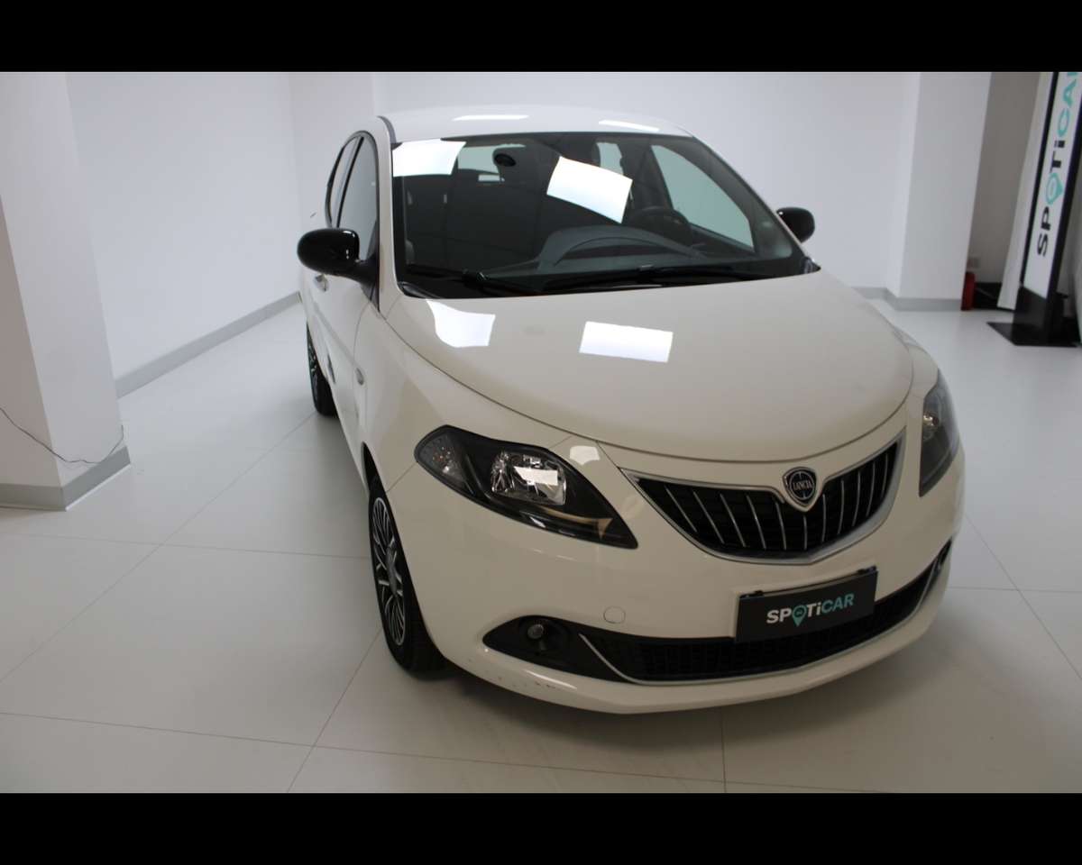 Lancia Ypsilon 1.0 FireFly Hybrid Platino