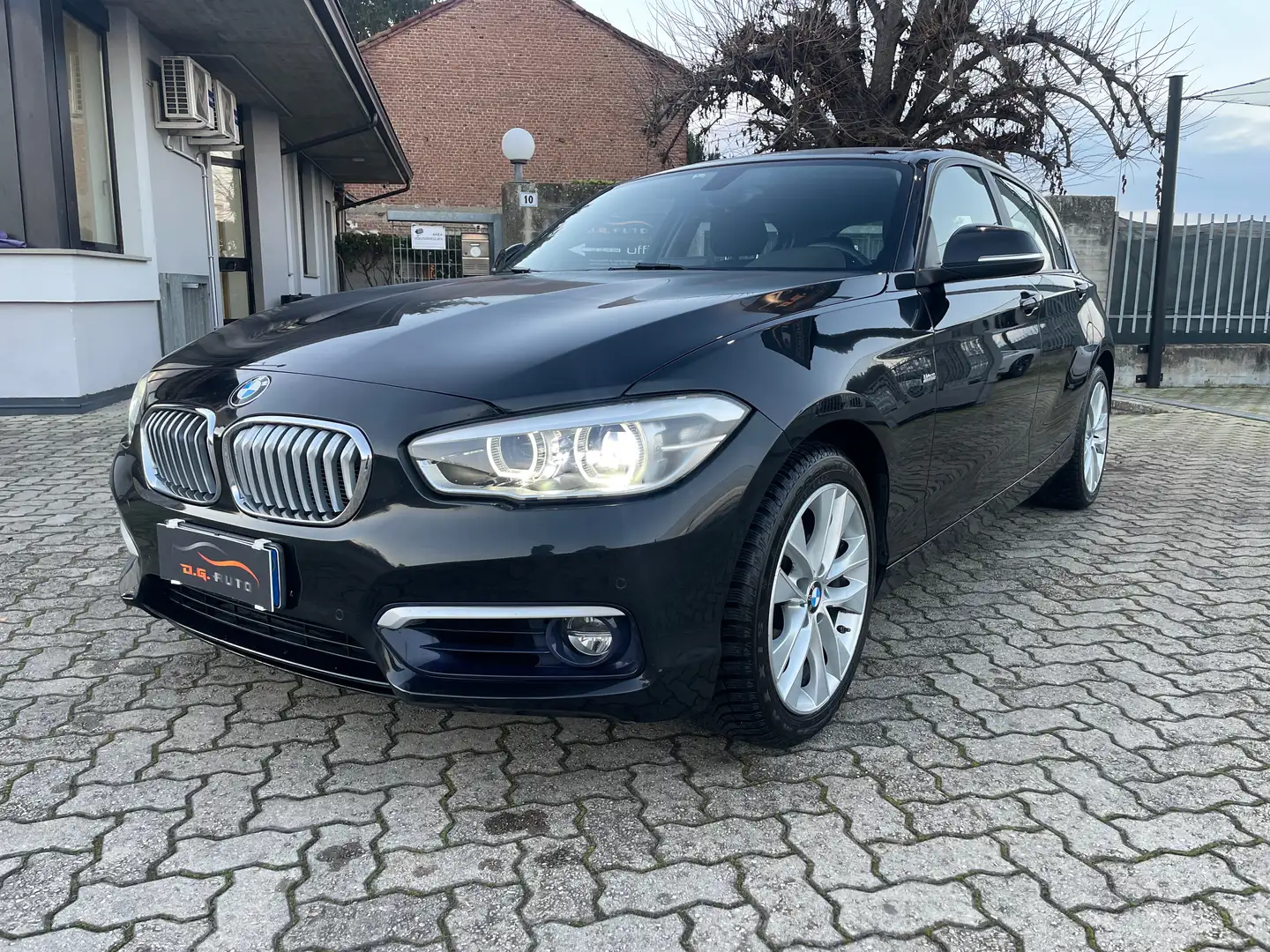 BMW 118 Serie 1 F/20-21 2015 118d Urban 5p auto Nero - 1