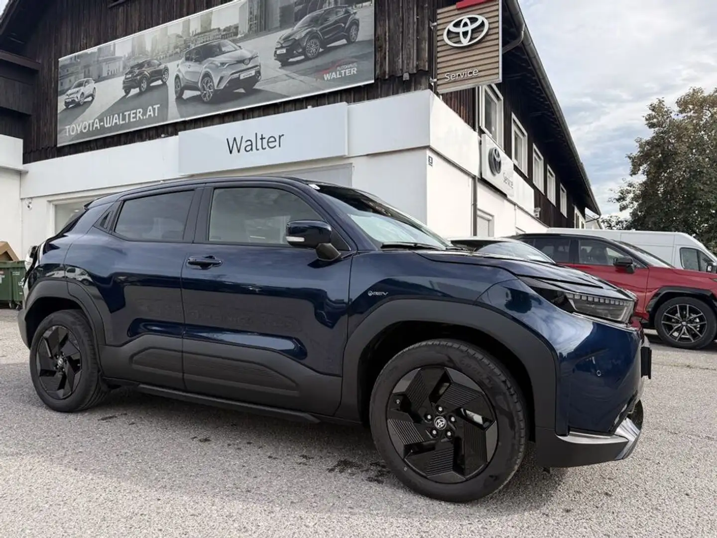 Toyota Urban Cruiser Elektro 61kWh Teamplayer Aut. 2WD Blau - 1